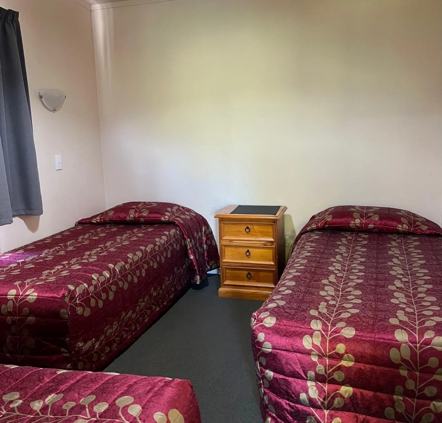 Bed in Caves Motor Inn