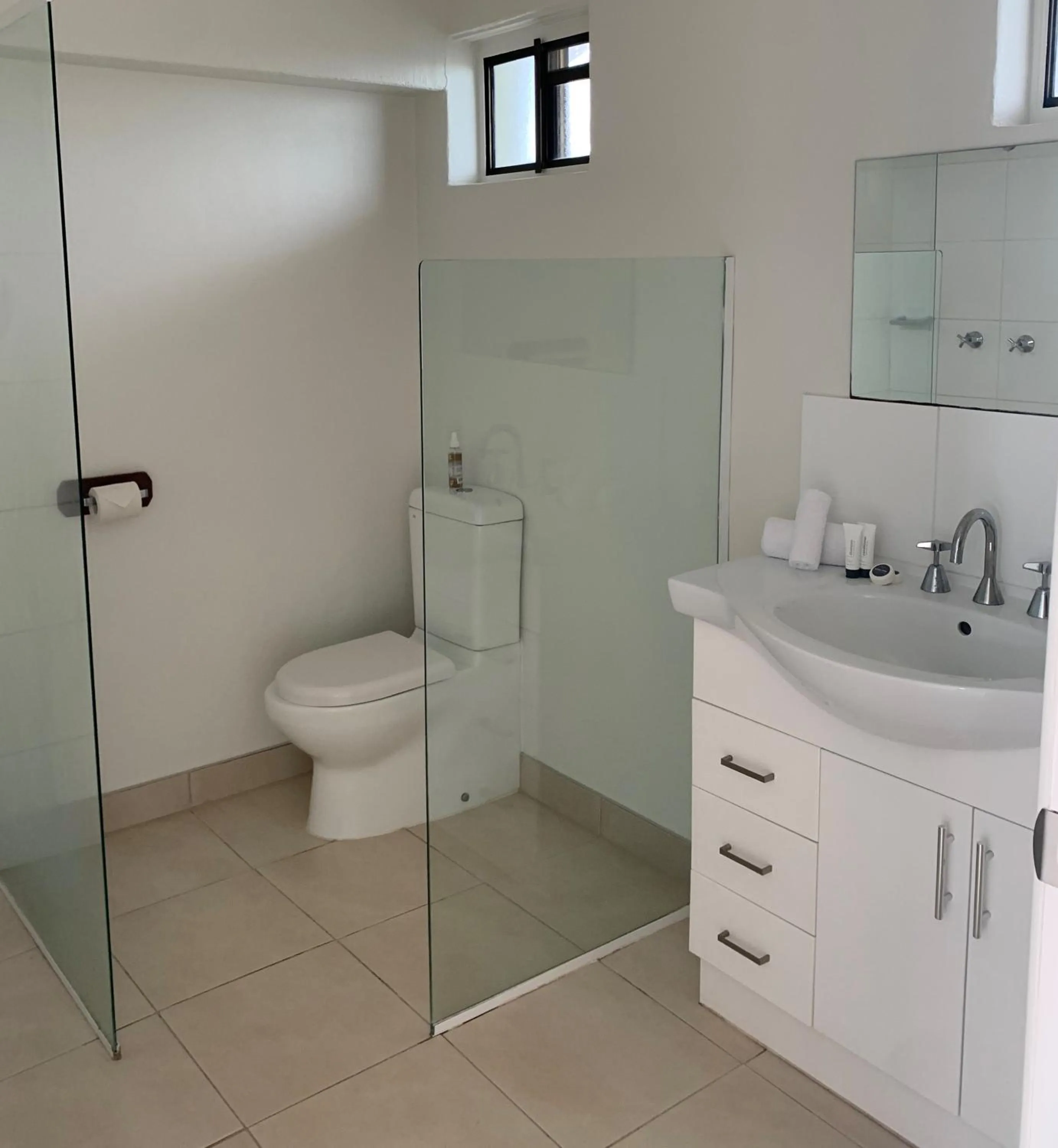 Bathroom in Airlie Beach Apartments