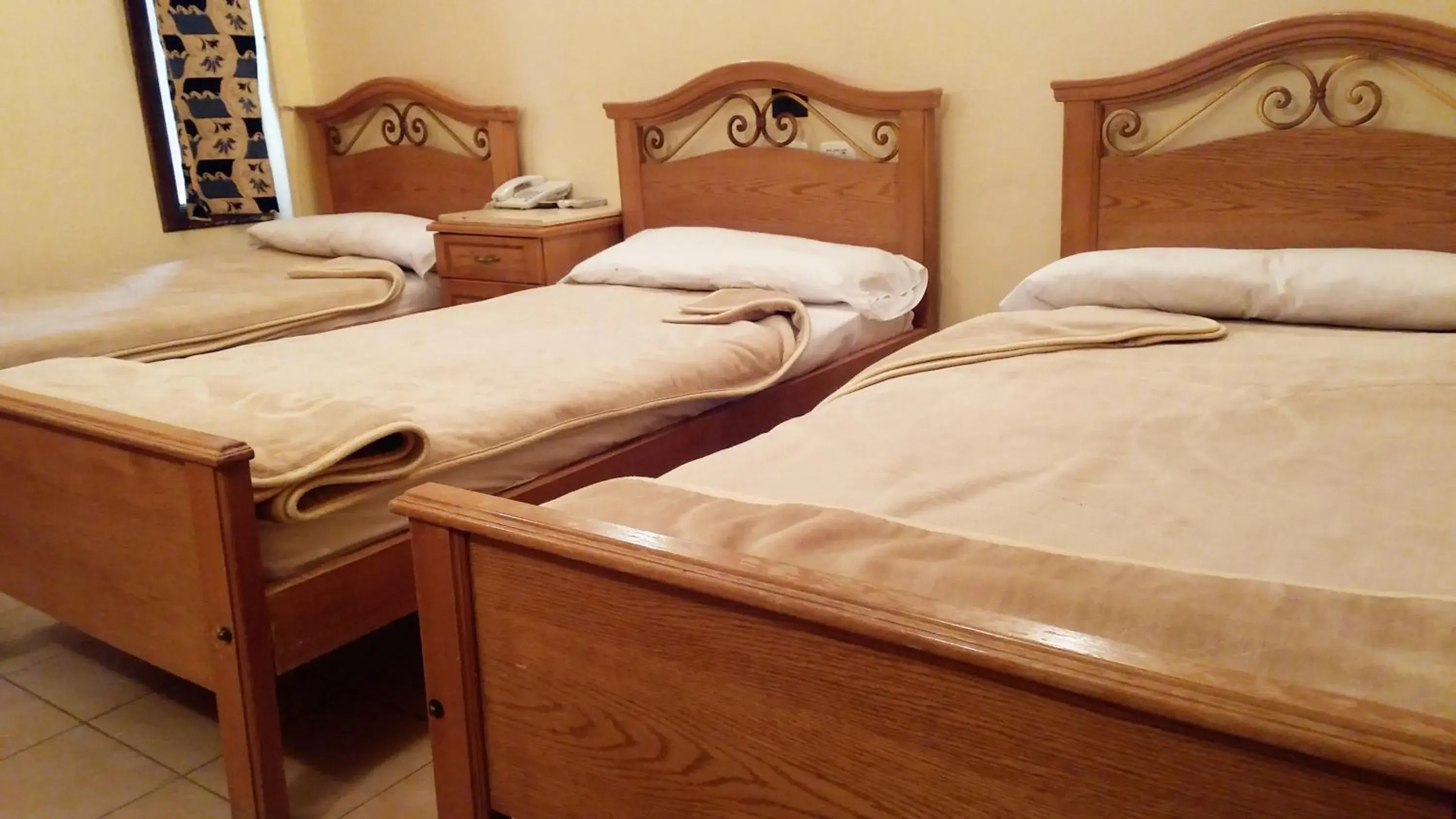 Triple Room in Applicators Hotel Triple Room in Applicators Hotel