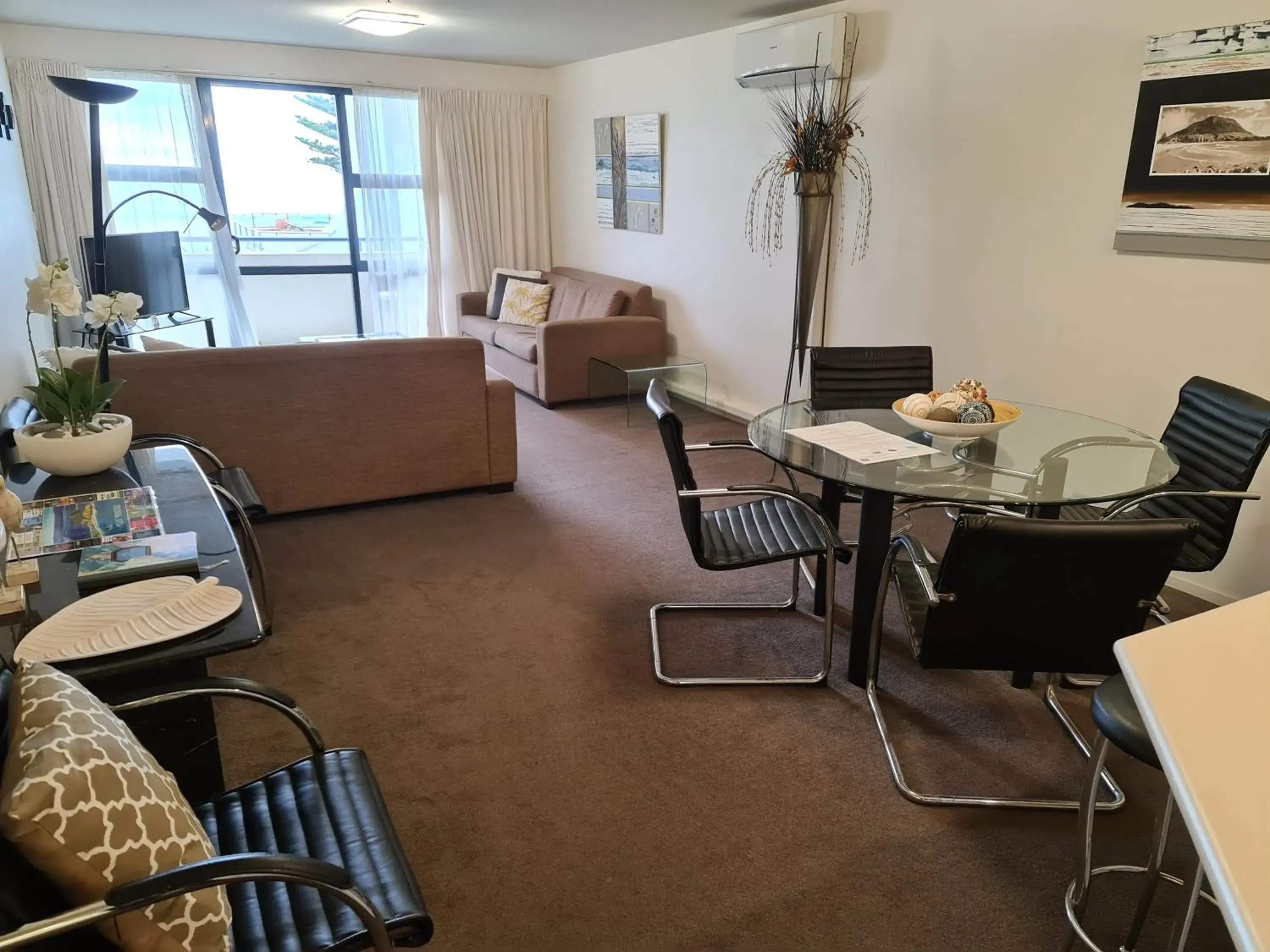 King Suite with Spa Bath in Oceanside Resort & Twin Towers King Suite with Spa Bath in Oceanside Resort & Twin Towers