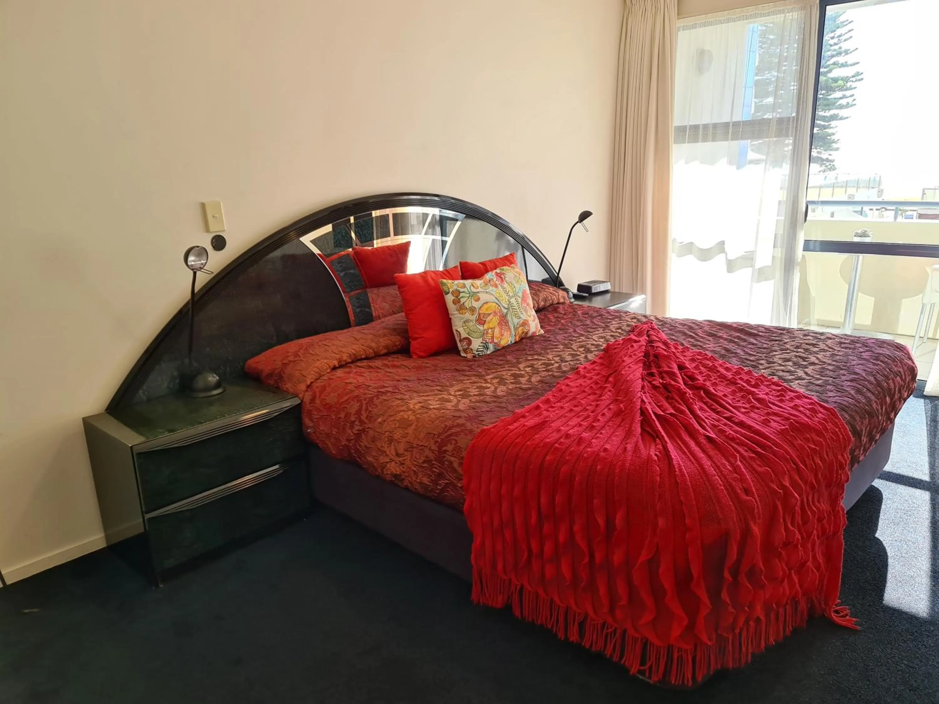 Bed in Oceanside Resort & Twin Towers