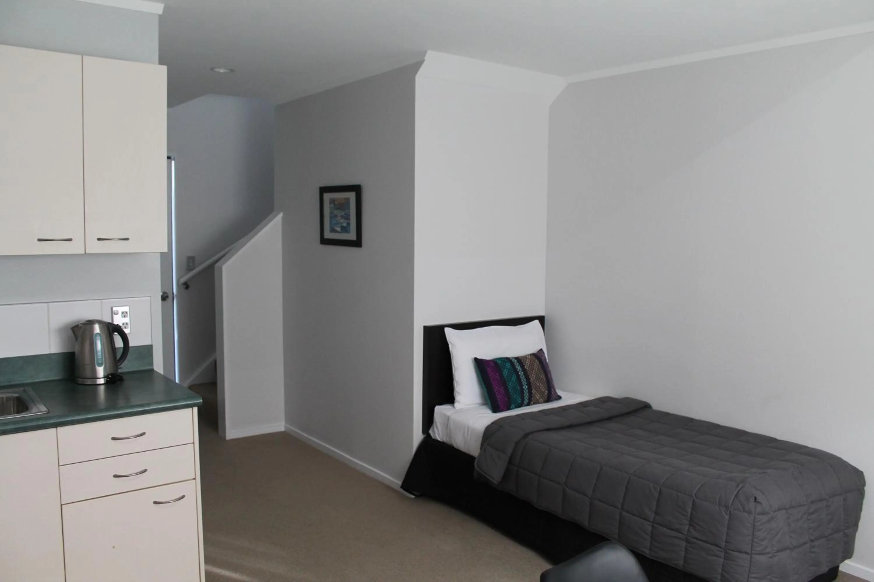 Living room, Bed in Aquarius Motor Inn