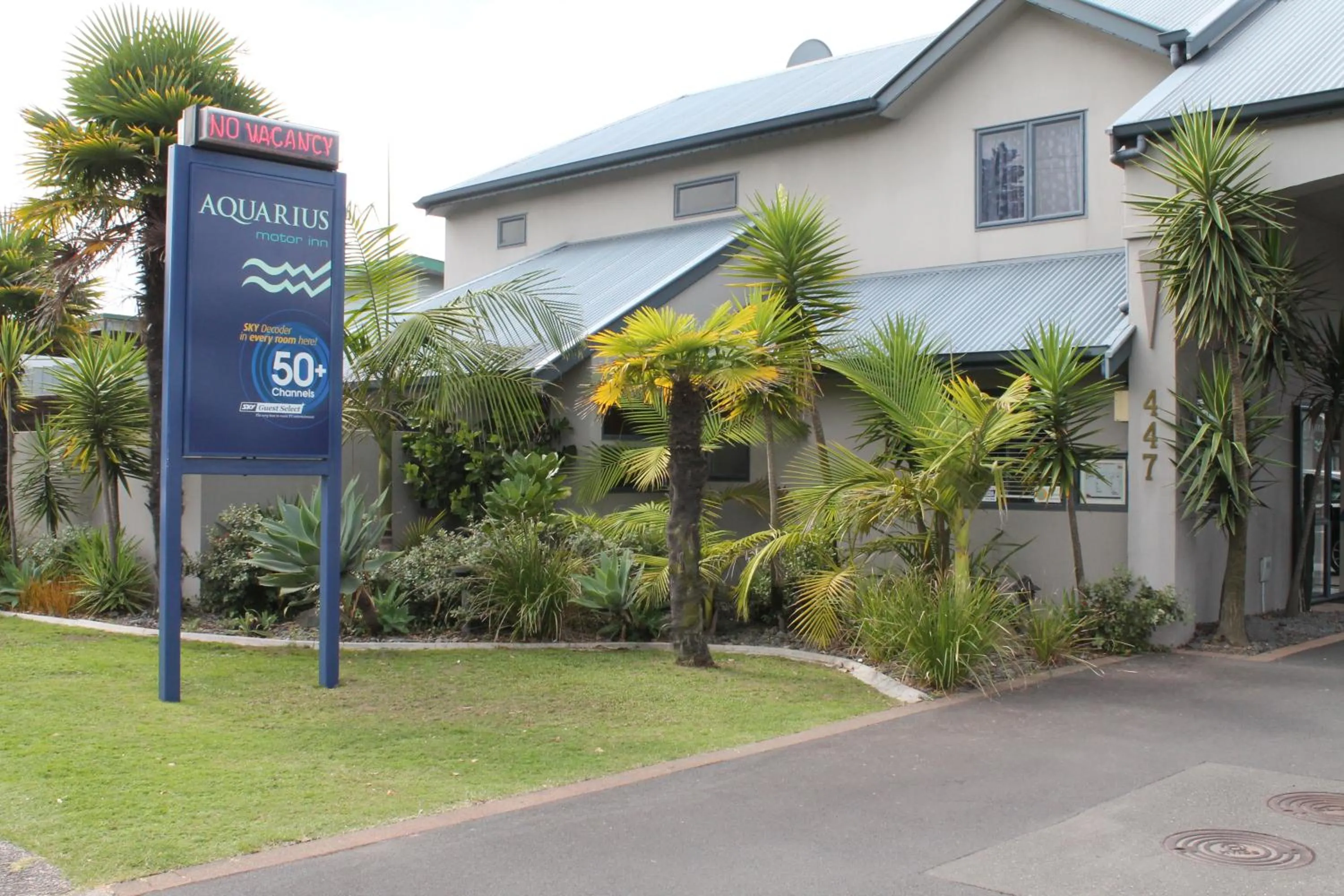 Facade/entrance in Aquarius Motor Inn