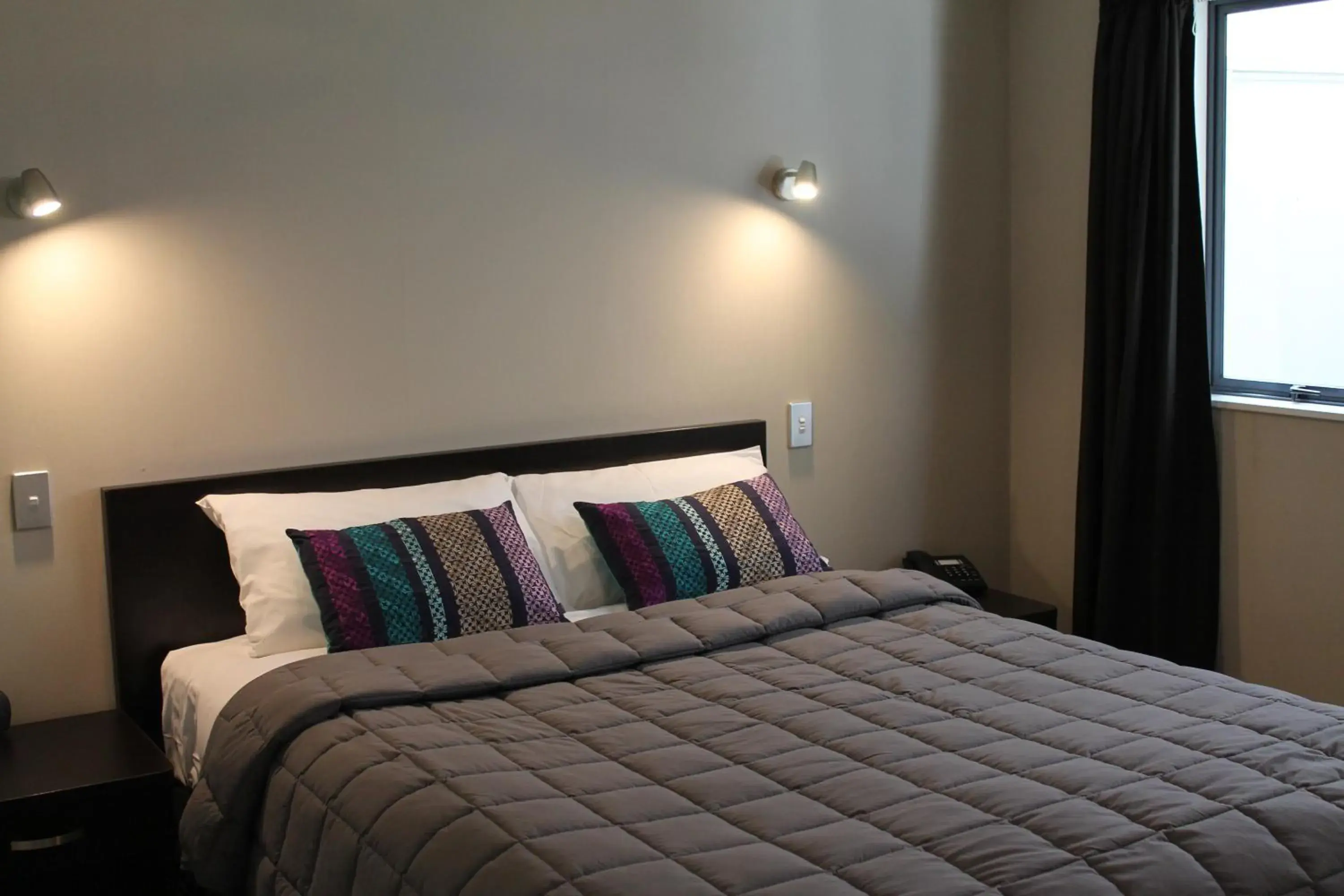 Queen Suite in Aquarius Motor Inn Queen Suite in Aquarius Motor Inn