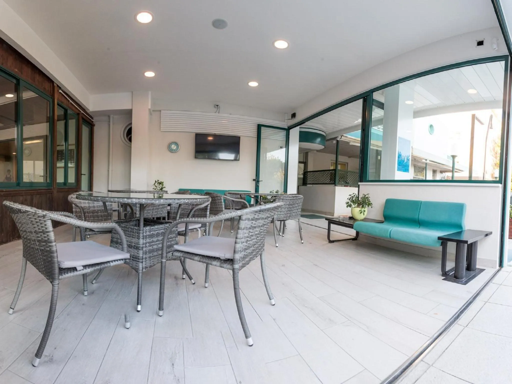 Communal lounge/ TV room in Hotel Gaby