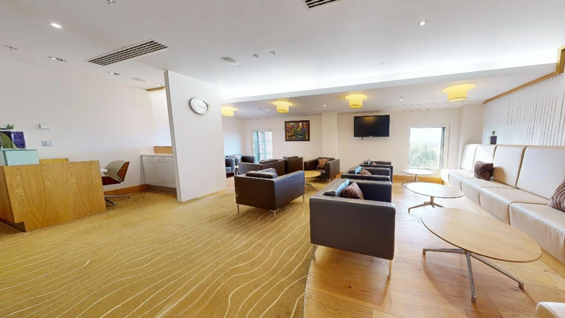 Lounge or bar in Hilton London Heathrow Airport Terminal 5