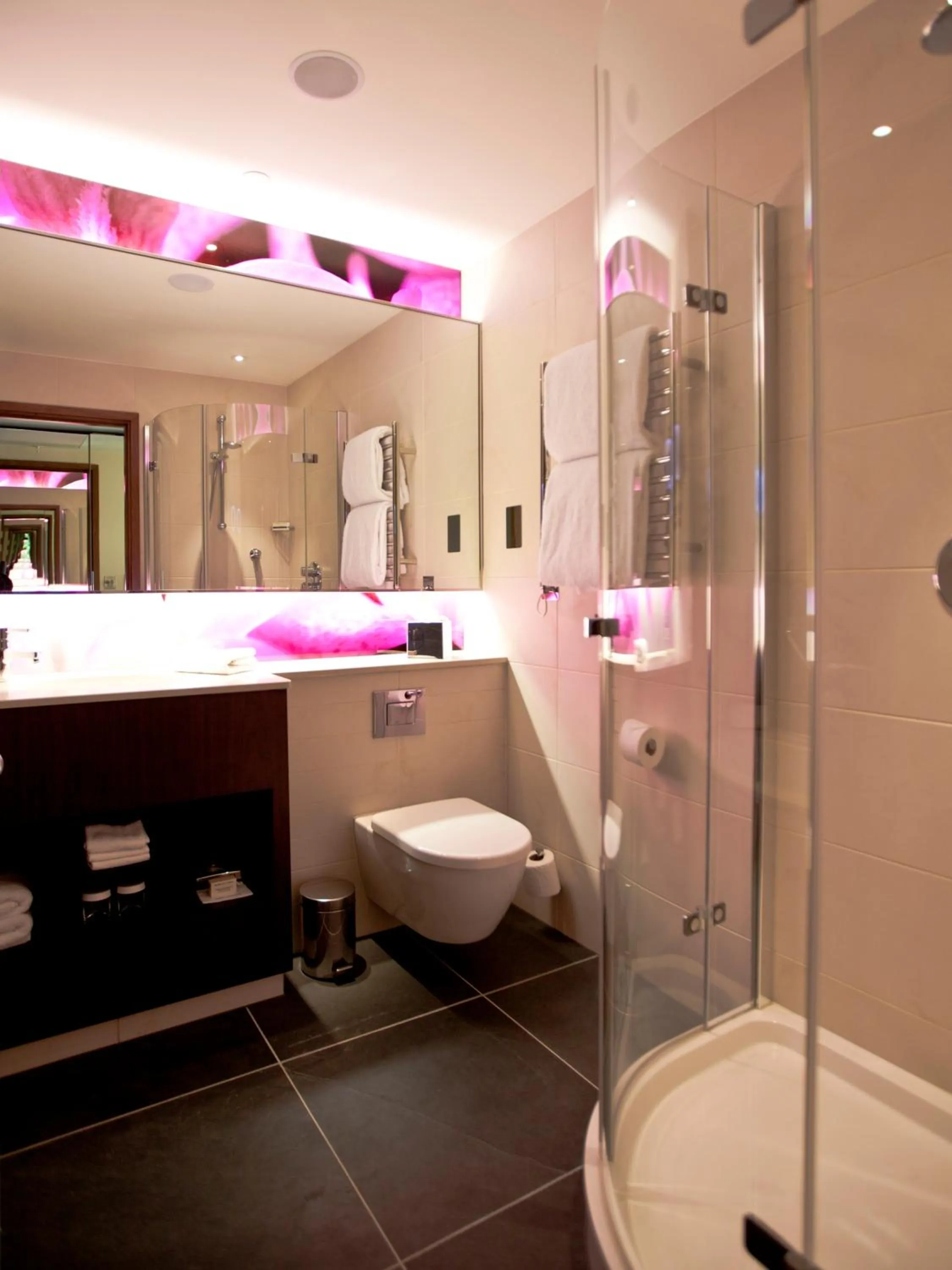 Bathroom in Hilton London Heathrow Airport Terminal 5