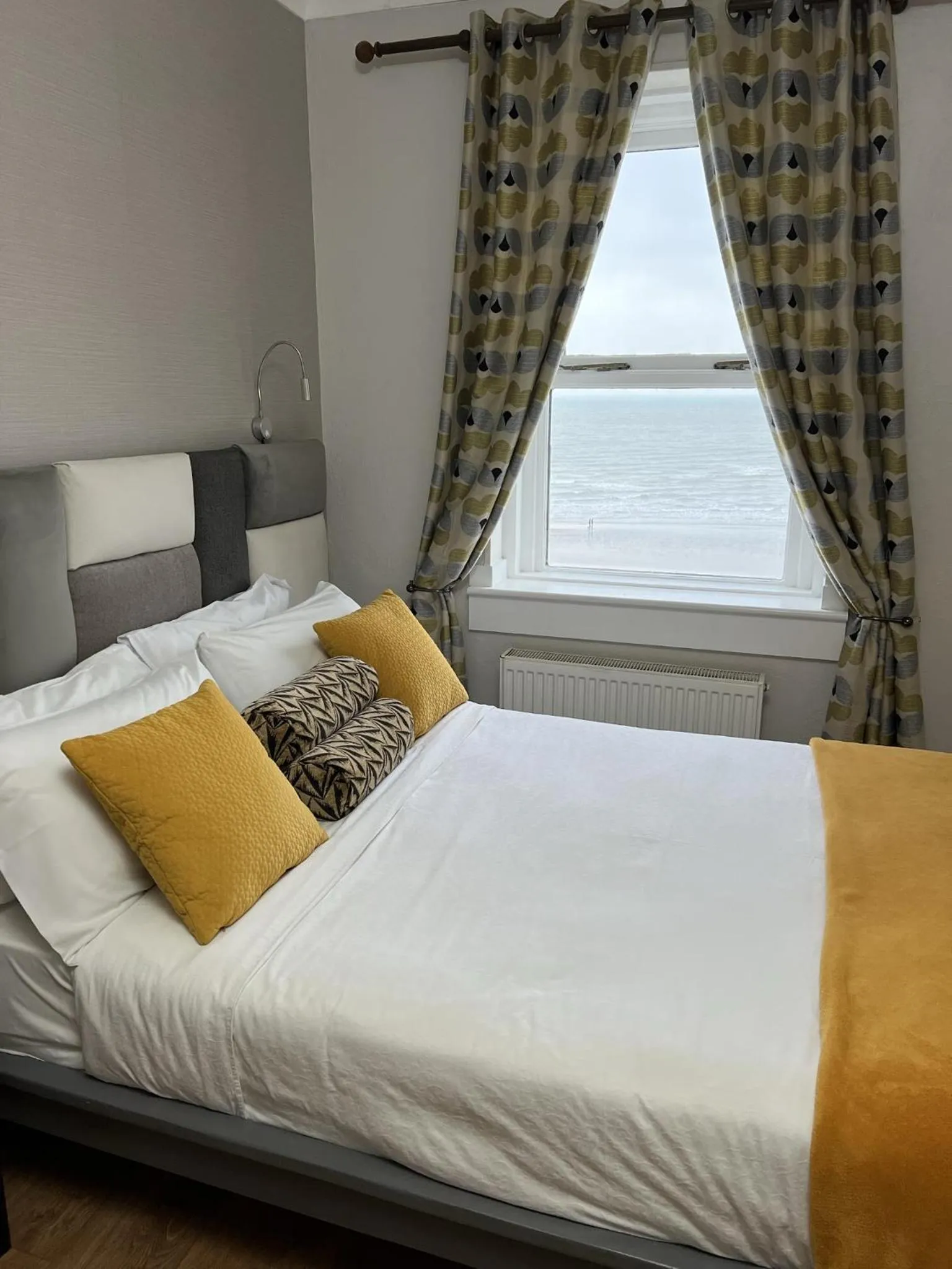 Bedroom, Bed in Astral Lodge