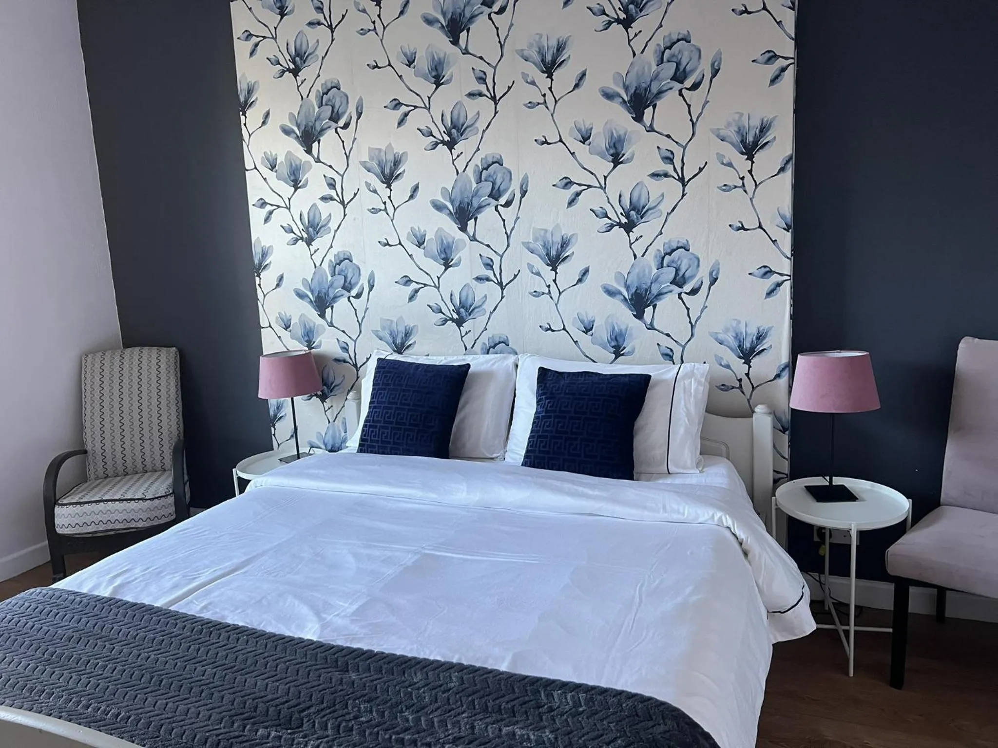 Bedroom, Bed in Astral Lodge