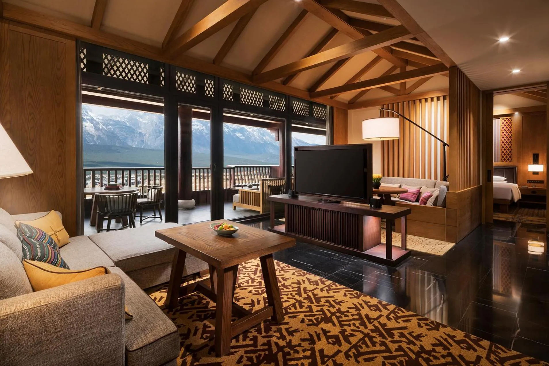 Communal lounge/ TV room in Jinmao Pureal Mountain Liiang