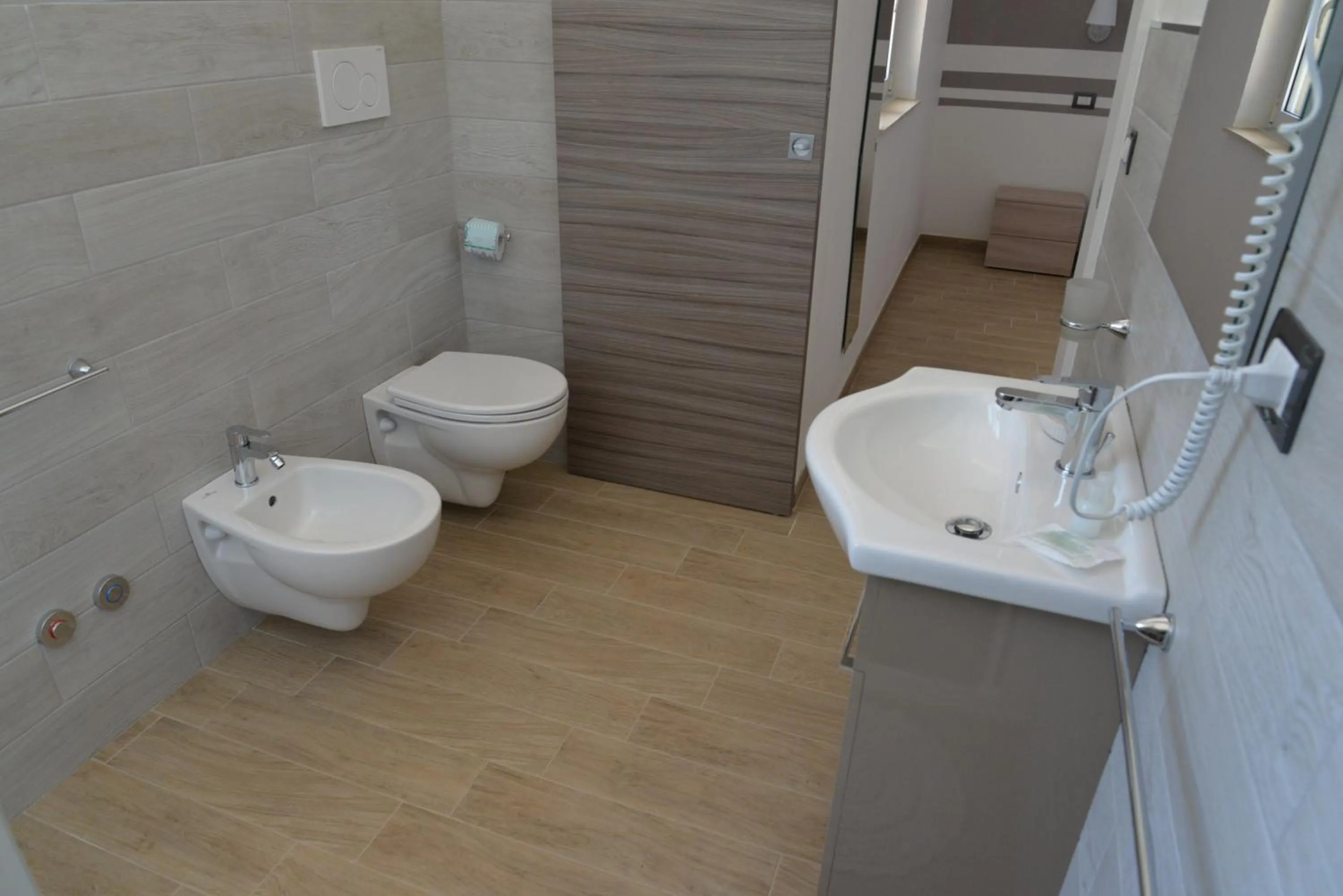 Toilet in B&B Lara Santola