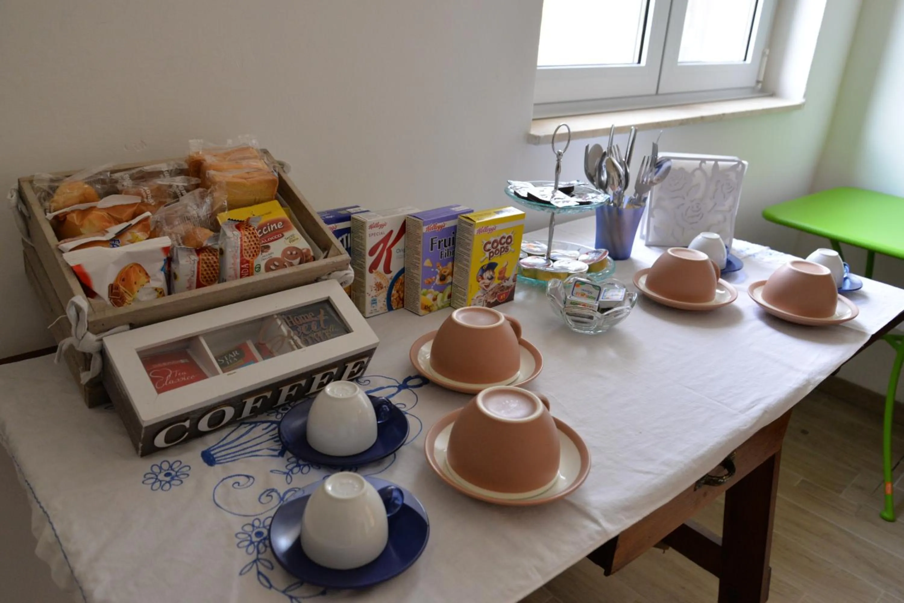 Coffee/tea facilities in B&B Lara Santola