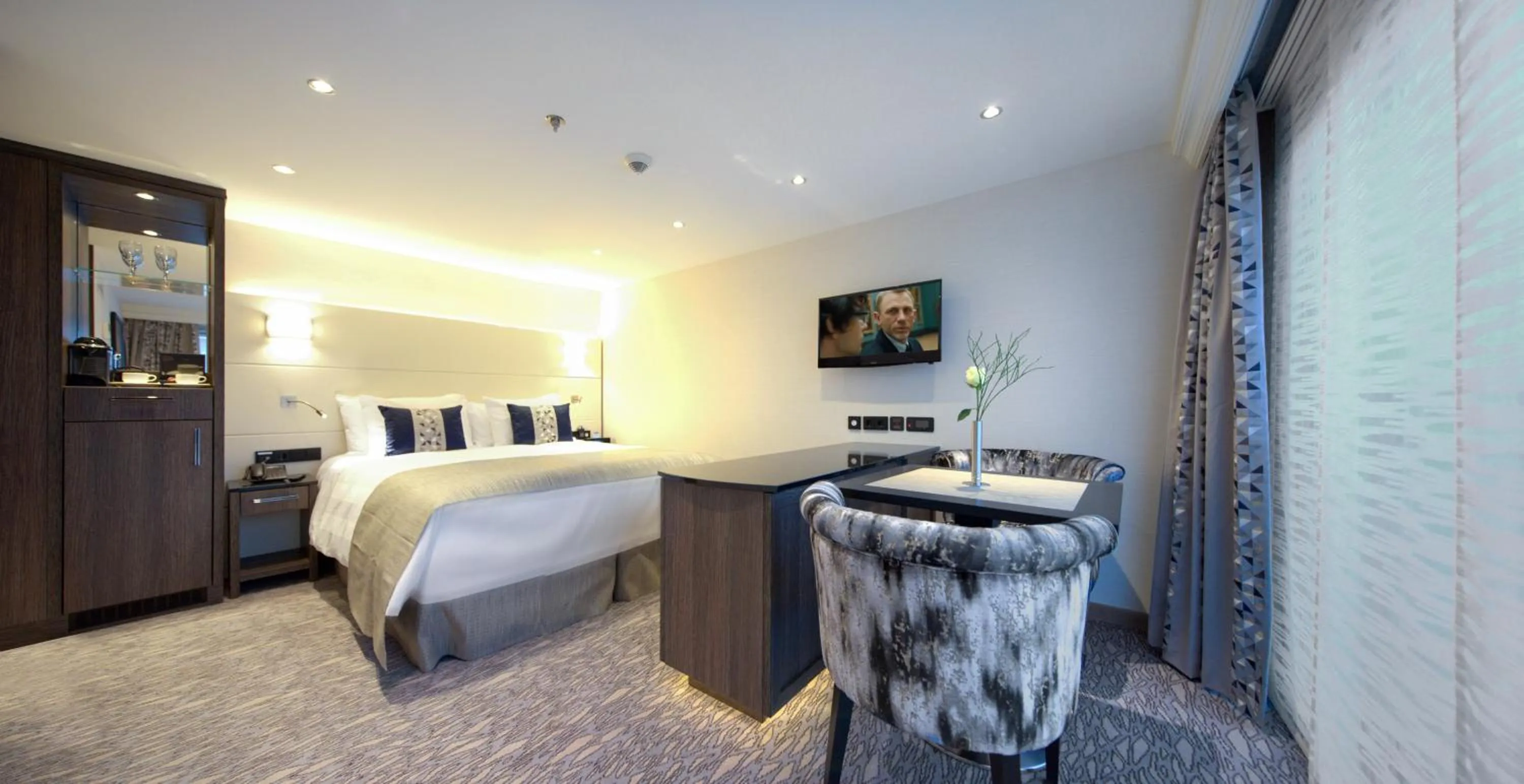 Photo of the whole room, Bed in VIVA RIVERSIDE Altstadt Düsseldorf