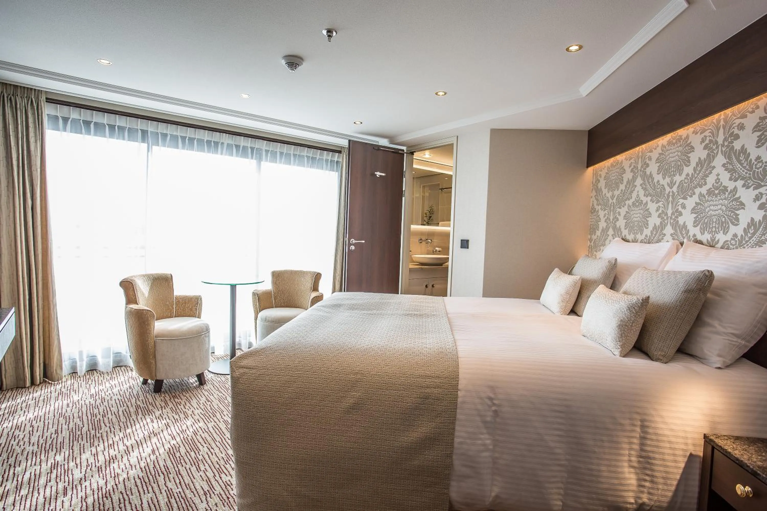 Photo of the whole room, Bed in VIVA RIVERSIDE Altstadt Düsseldorf