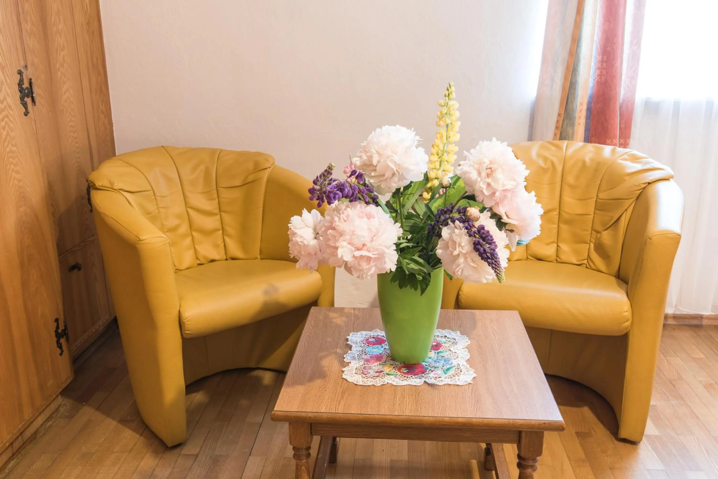 Seating area in Hotel Post