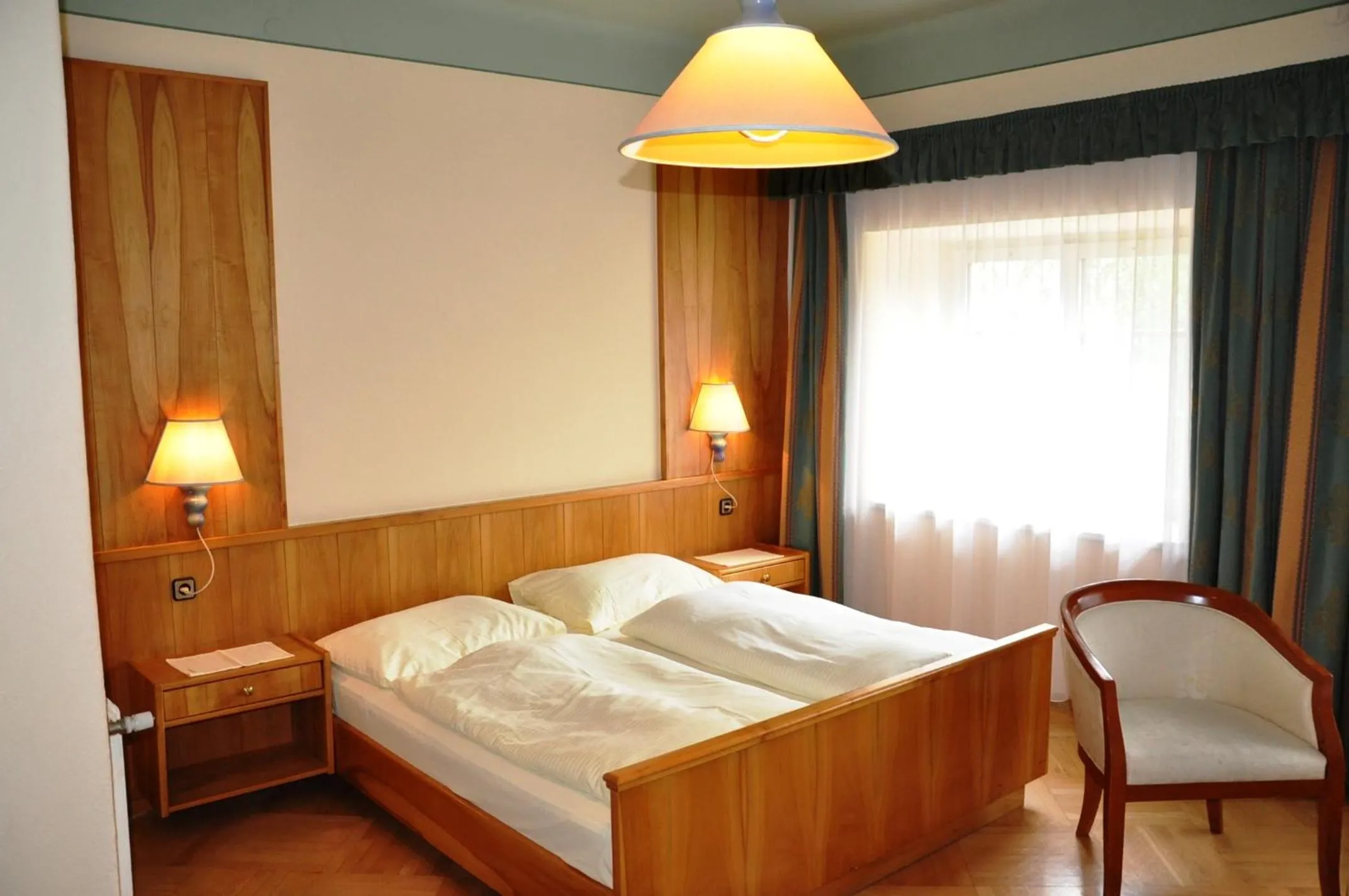 Photo of the whole room, Bed in Hotel Post