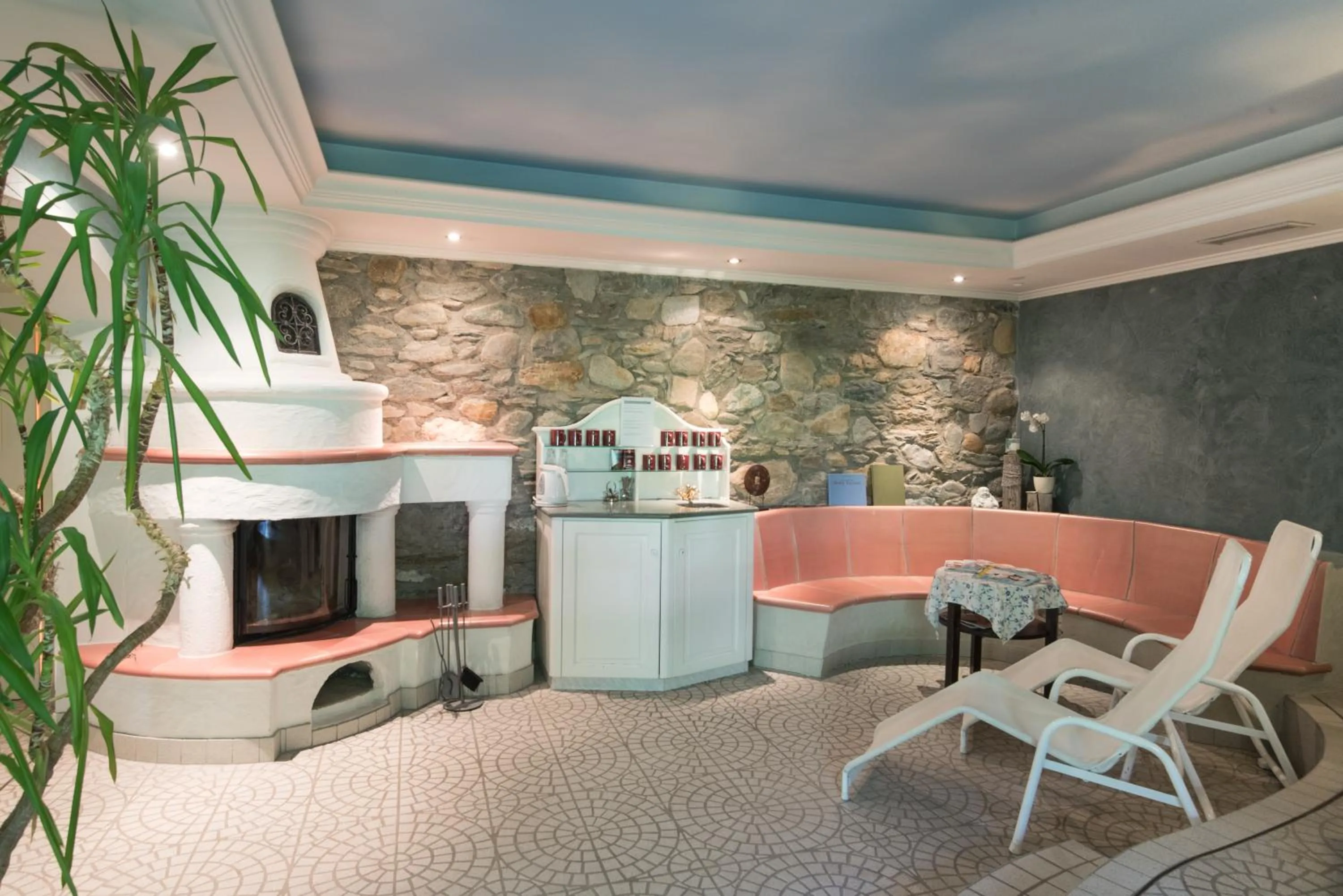 Communal lounge/ TV room in Hotel Post