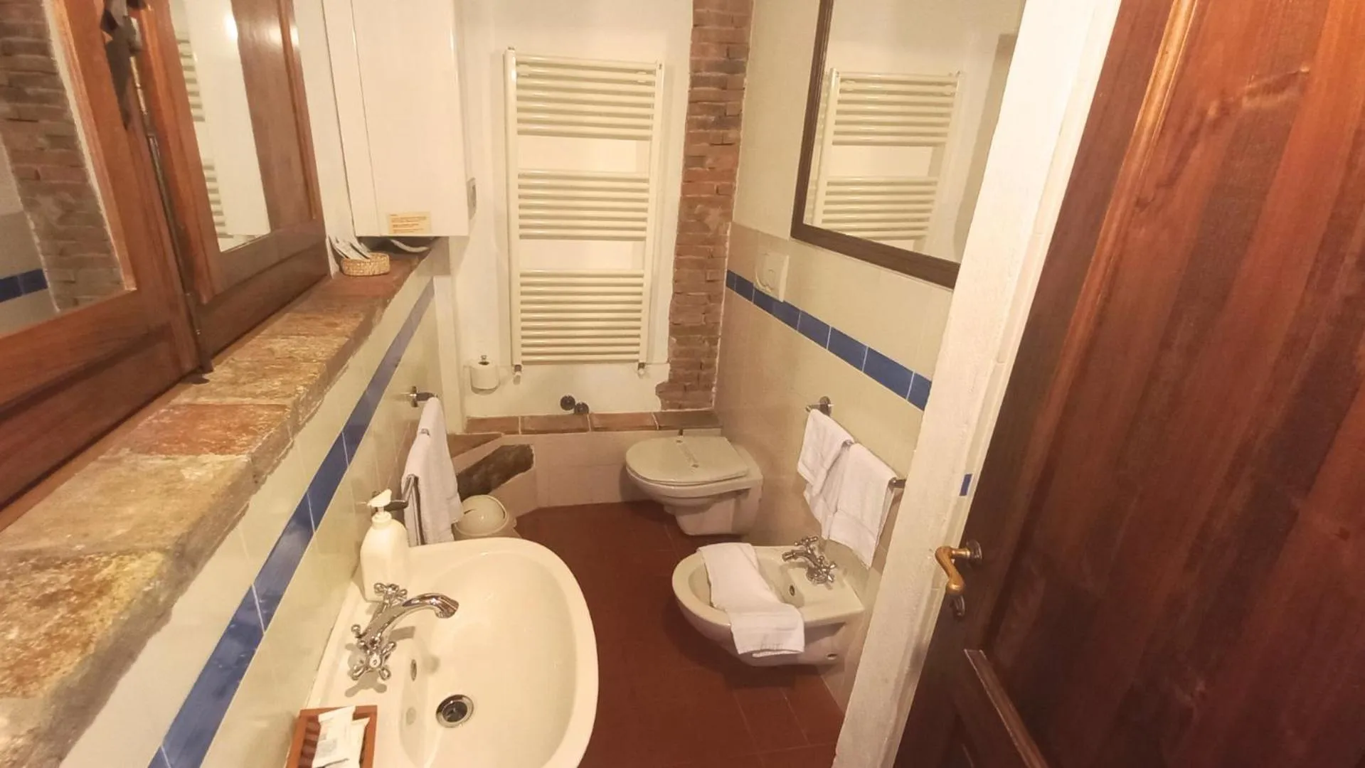 Bathroom in Borgo Bottaia