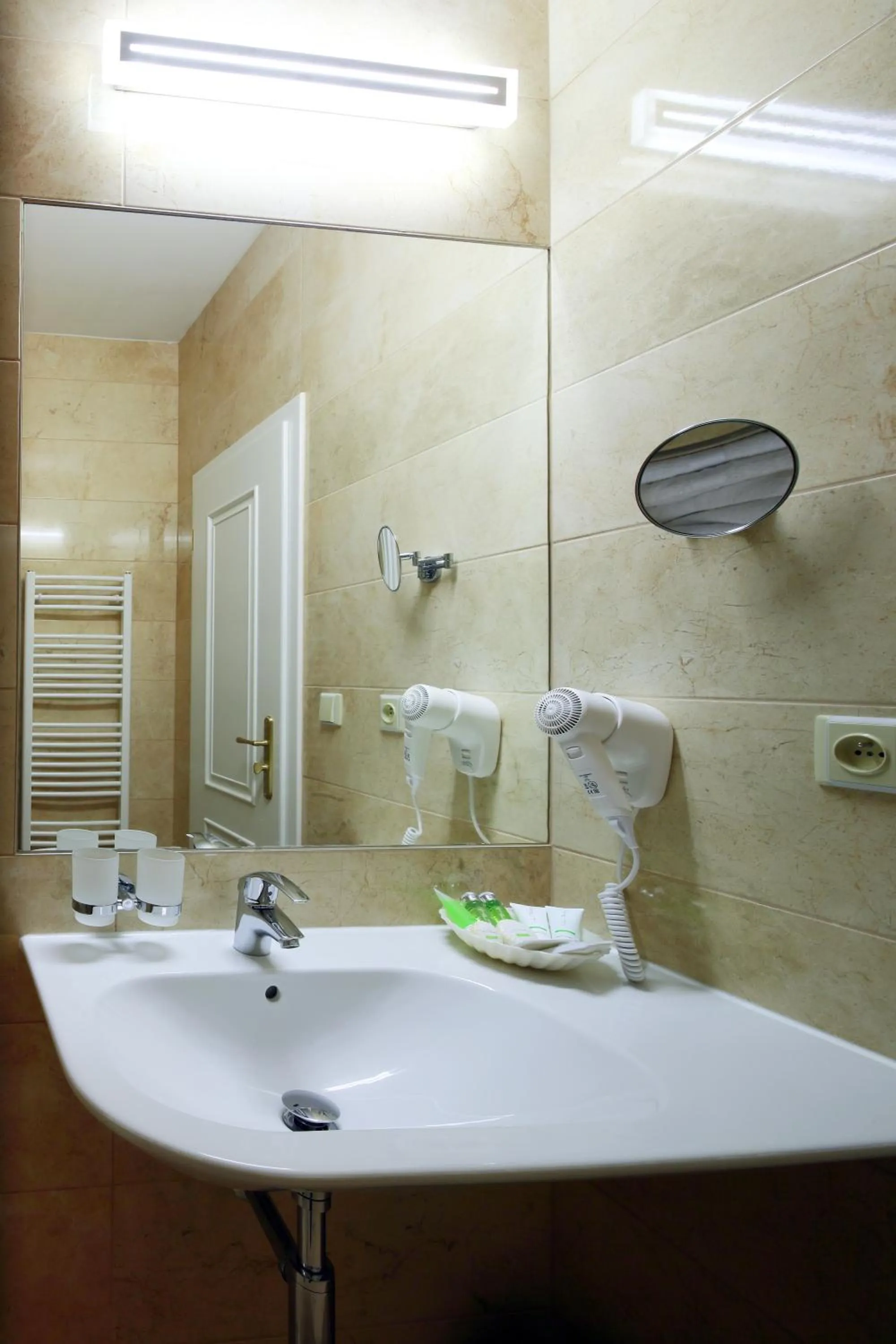 Bathroom in WINDSOR SPA Hotel