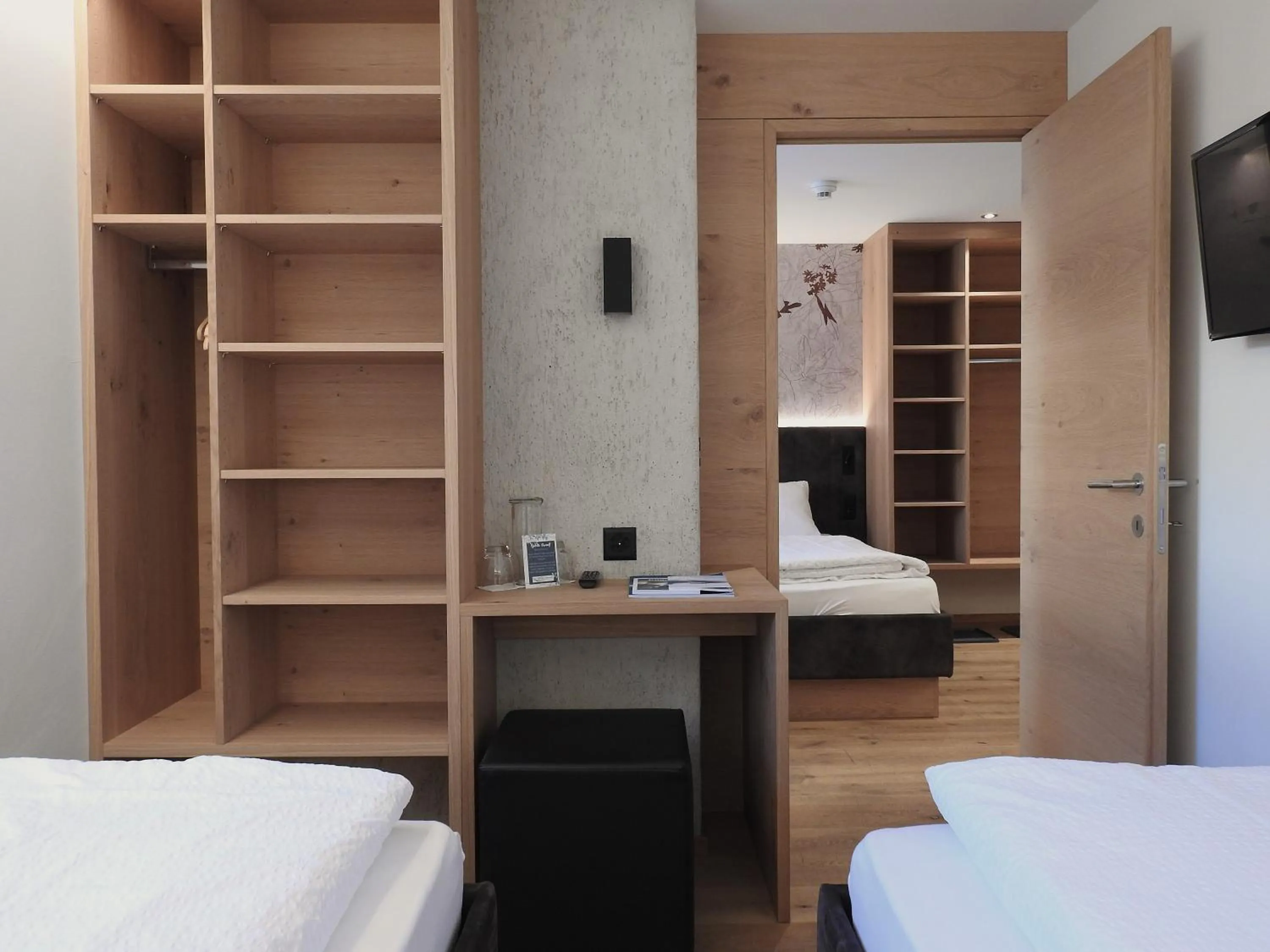 TV and multimedia, Bed in Hotel Spöl Restaurant