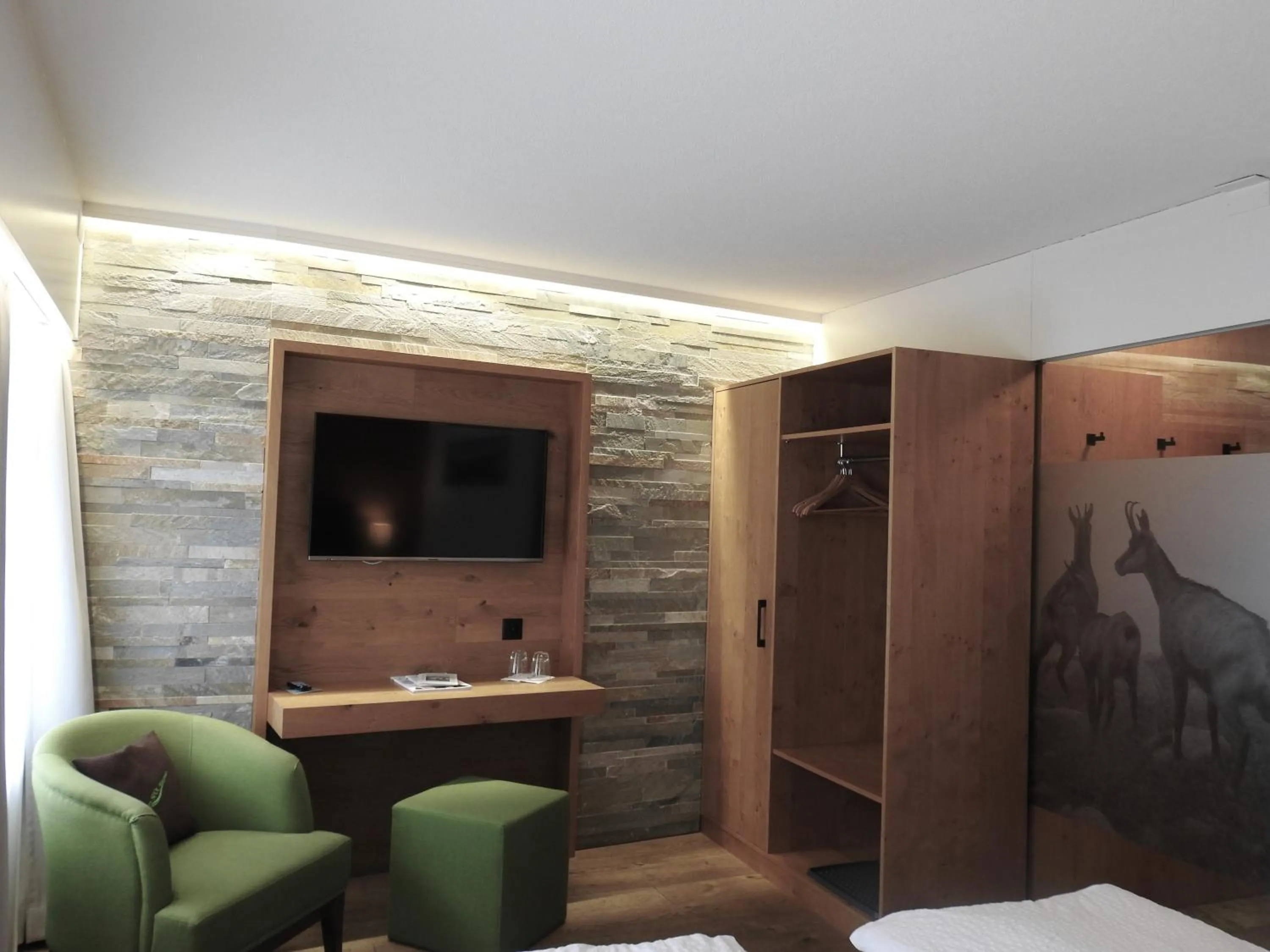 TV and multimedia, Bed in Hotel Spöl Restaurant