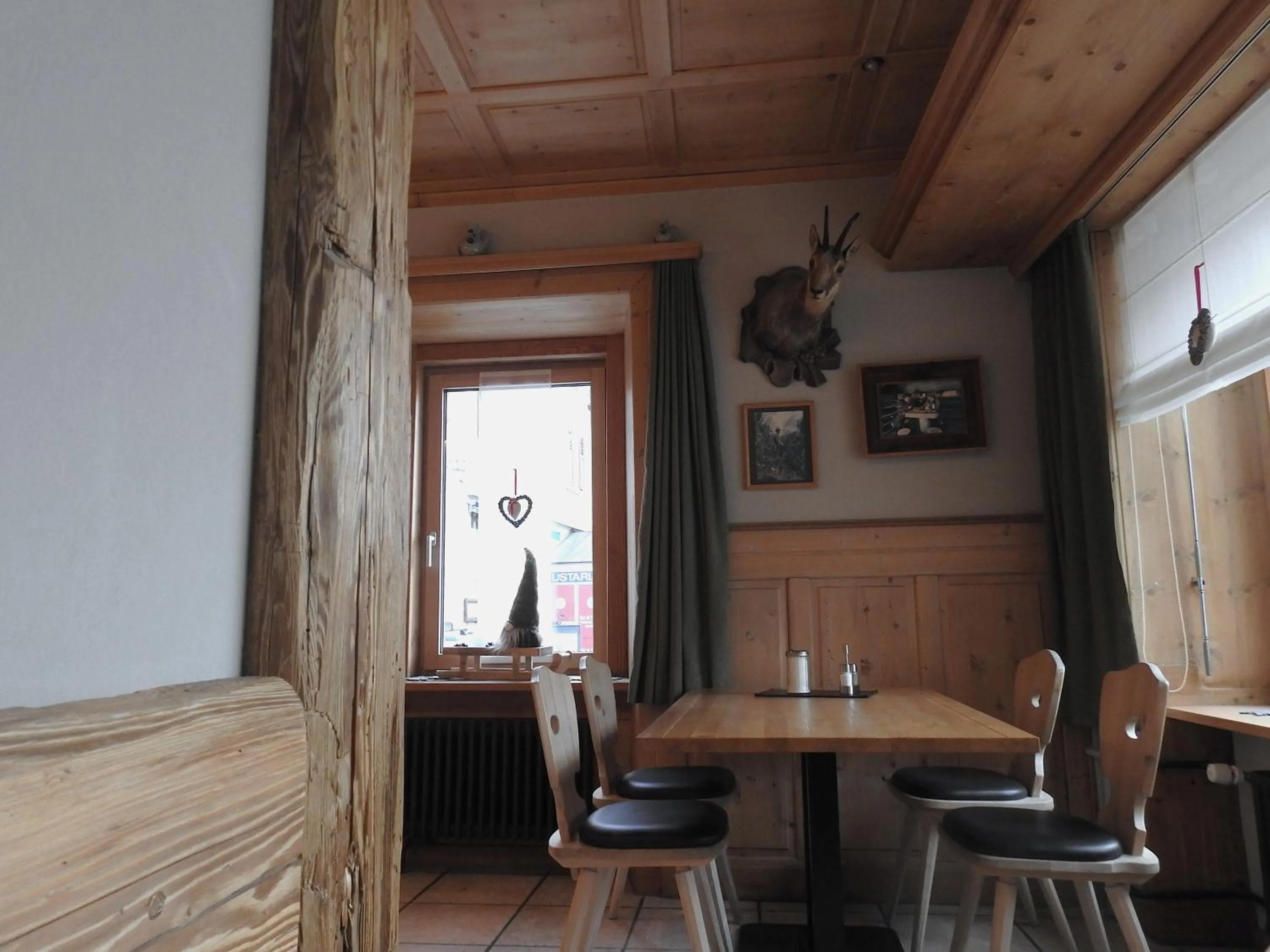 Seating area in Hotel Spöl Restaurant