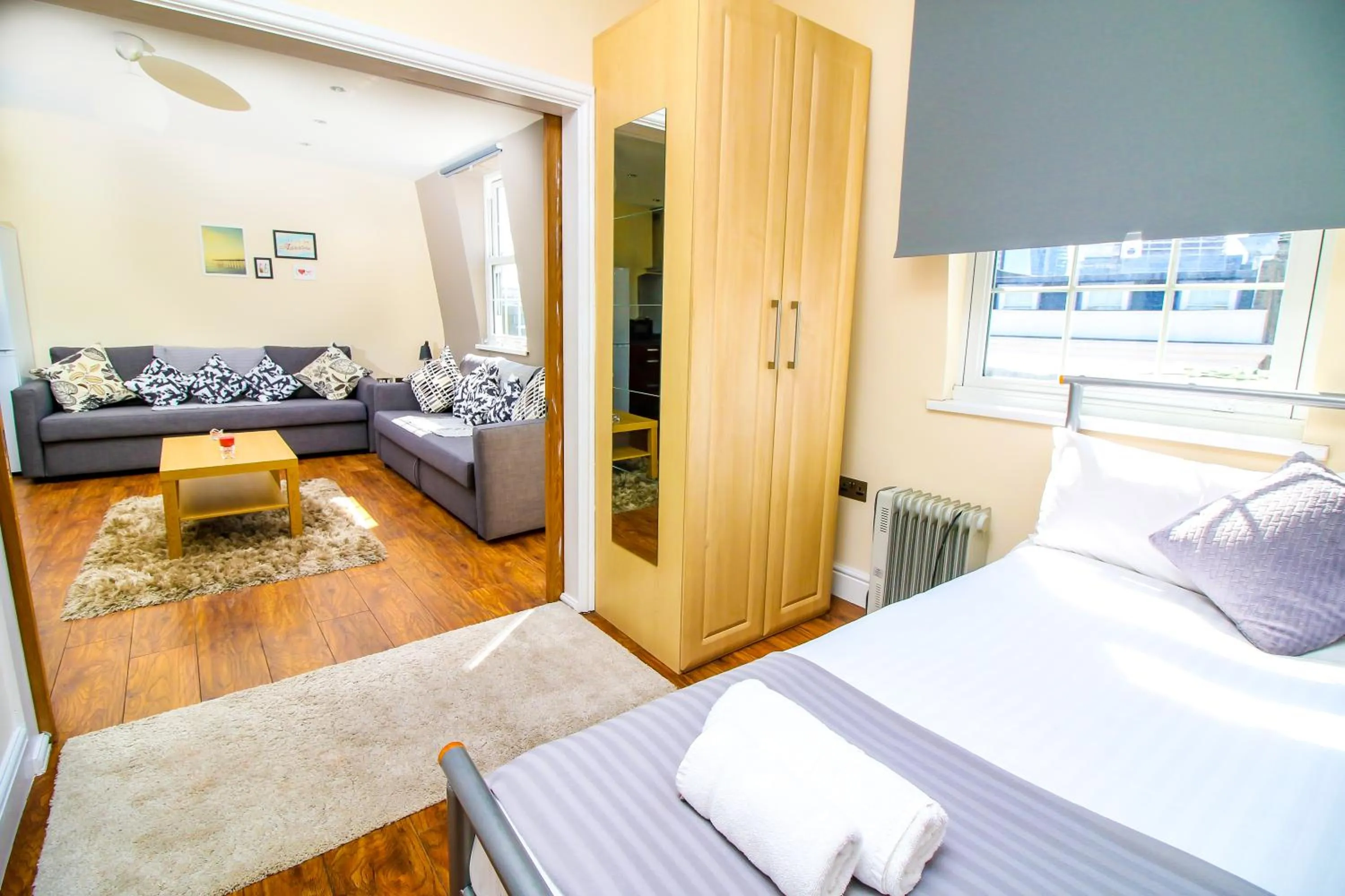 Bedroom, Bed in City view flat @ Liverpool st.