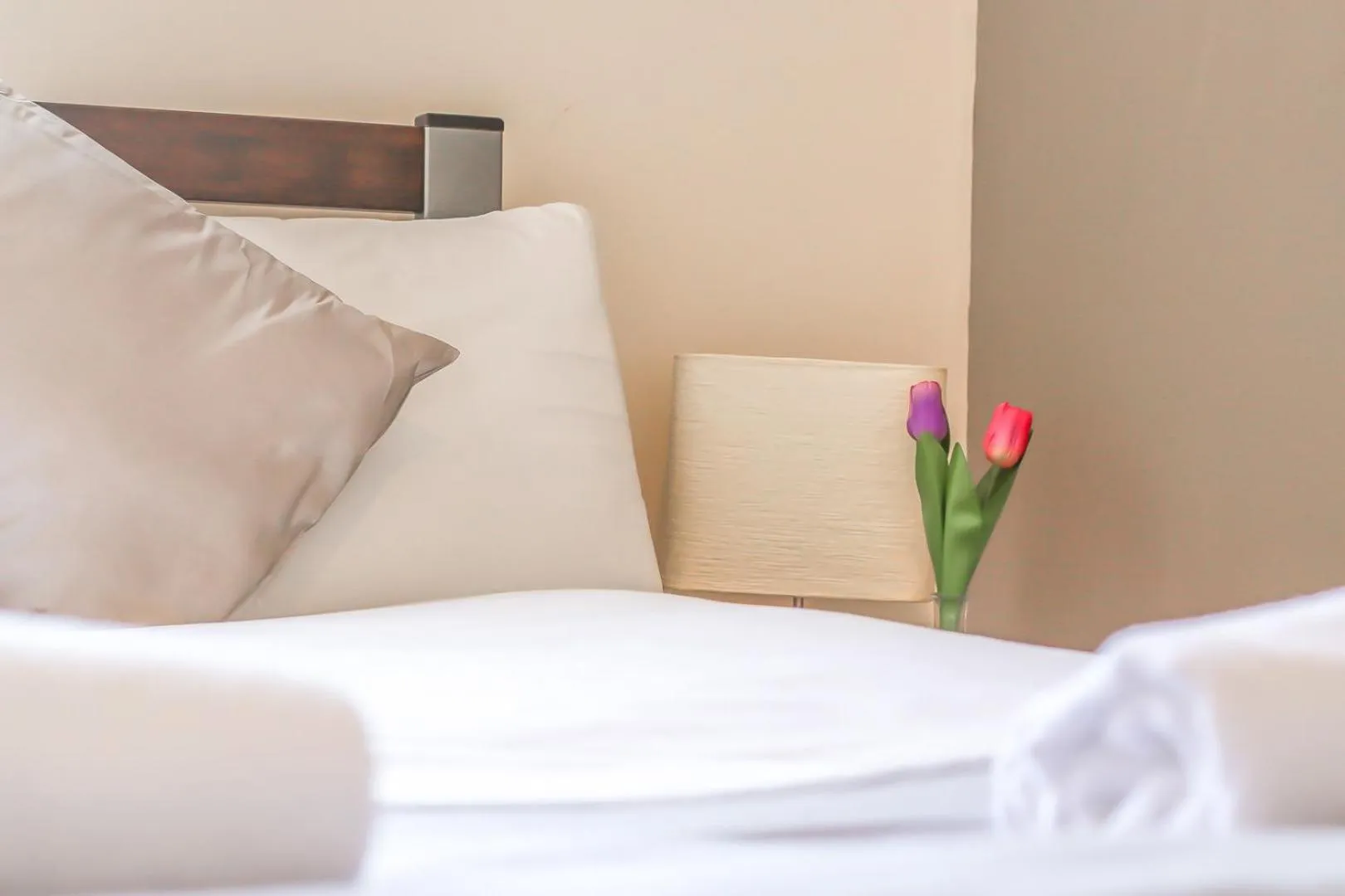 Bedroom, Bed in City view flat @ Liverpool st.