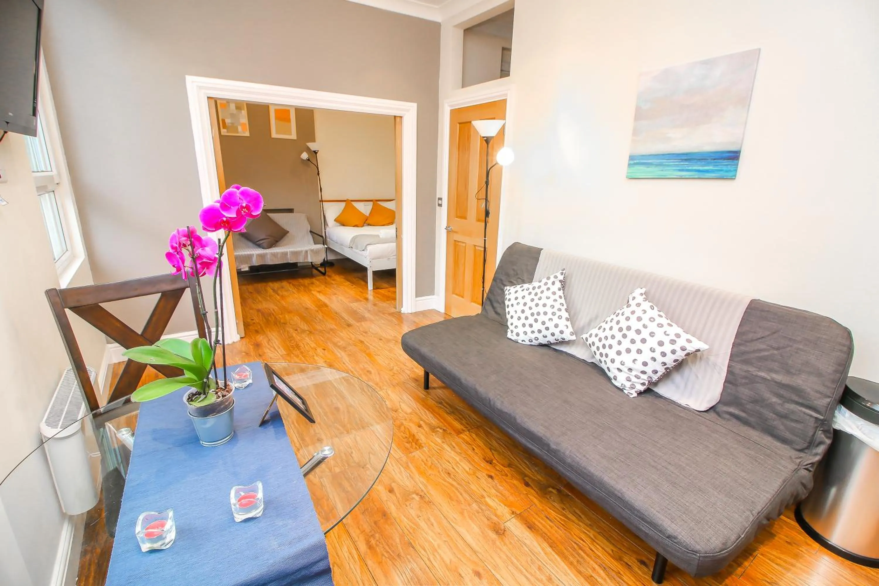 Bedroom, Bed in City view flat @ Liverpool st.