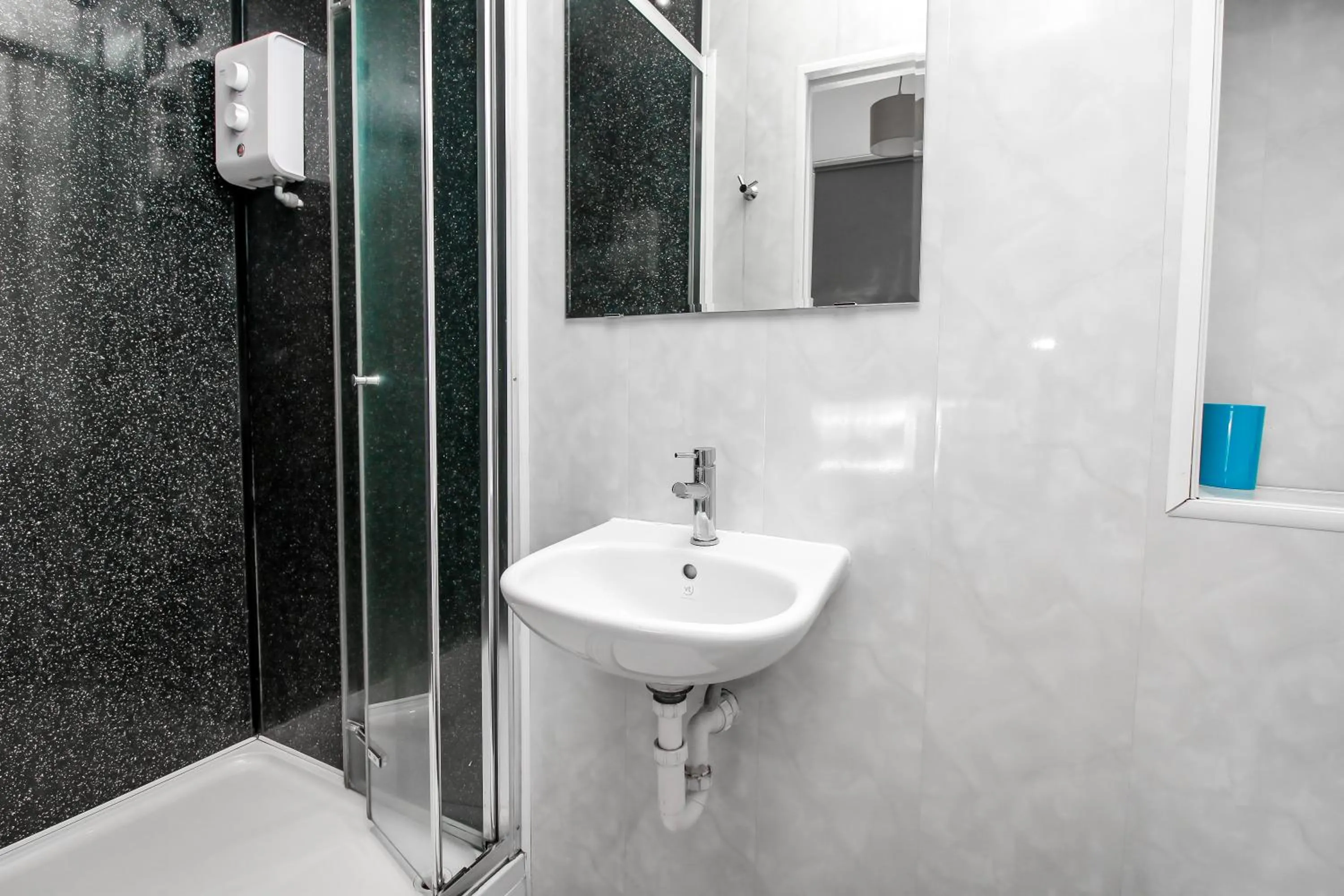 Bathroom in City view flat @ Liverpool st.