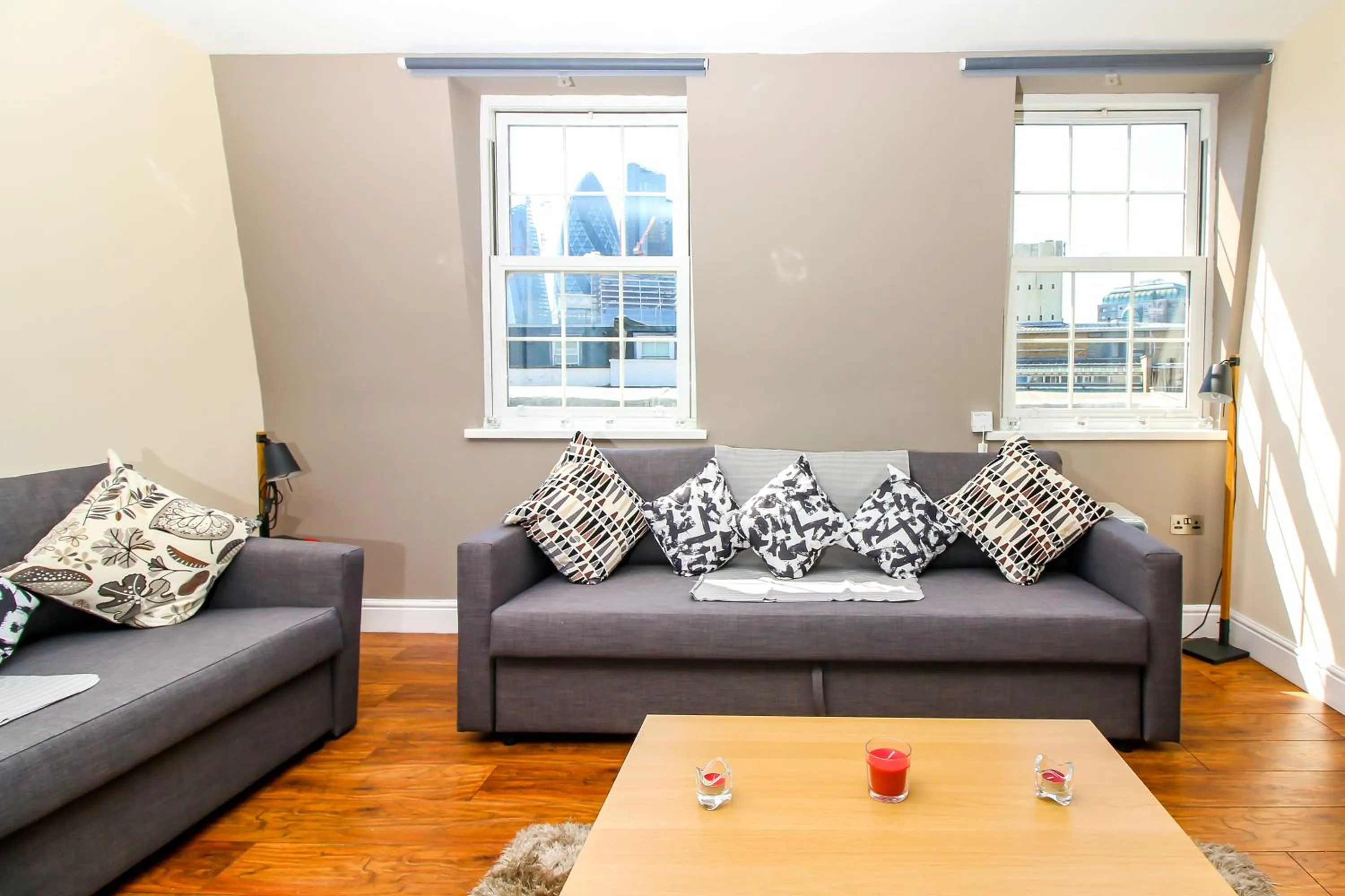 Living room in City view flat @ Liverpool st.