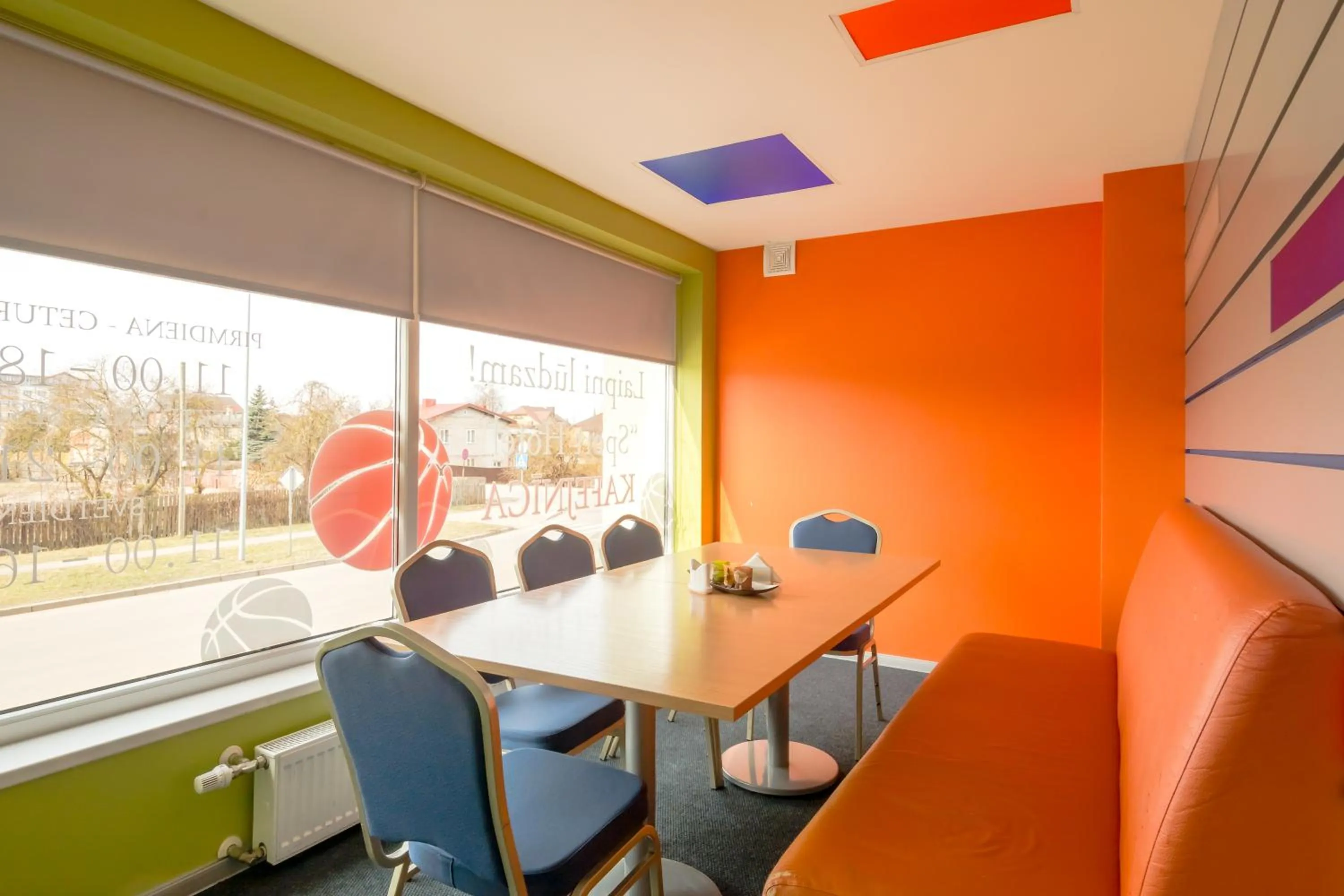 Restaurant/places to eat in SportHotel