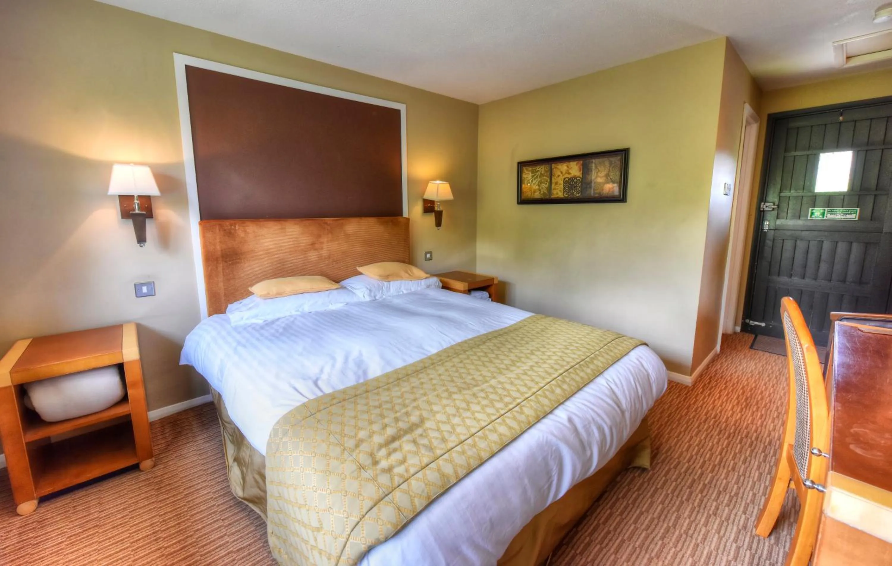 Bed in Narrowboat at Weedon