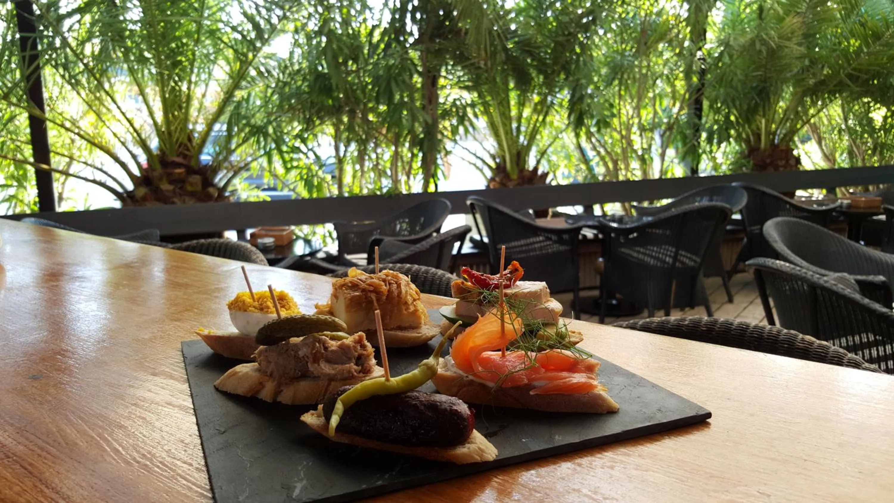 Lounge or bar in La Maison du Bassin