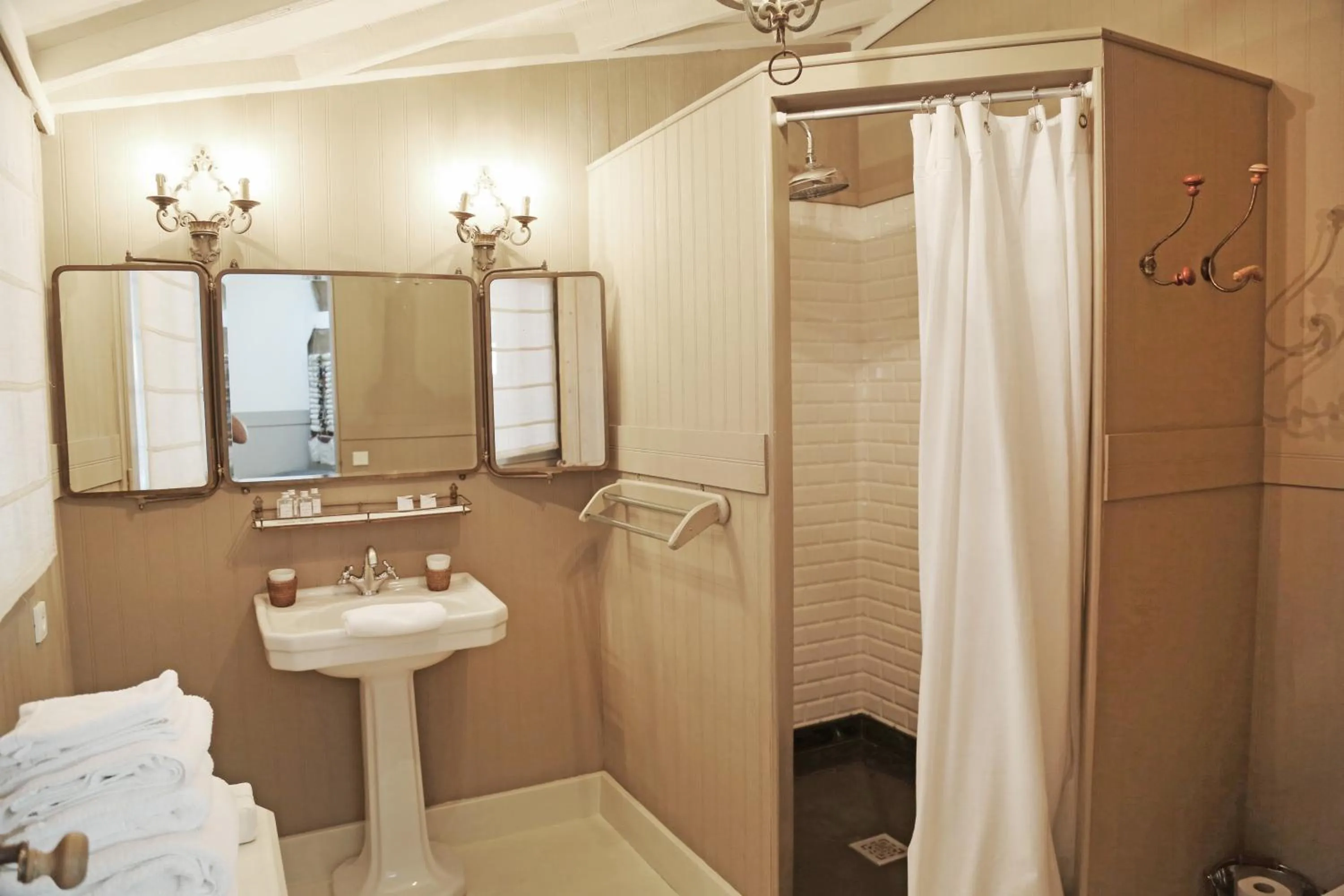 Shower in La Maison du Bassin