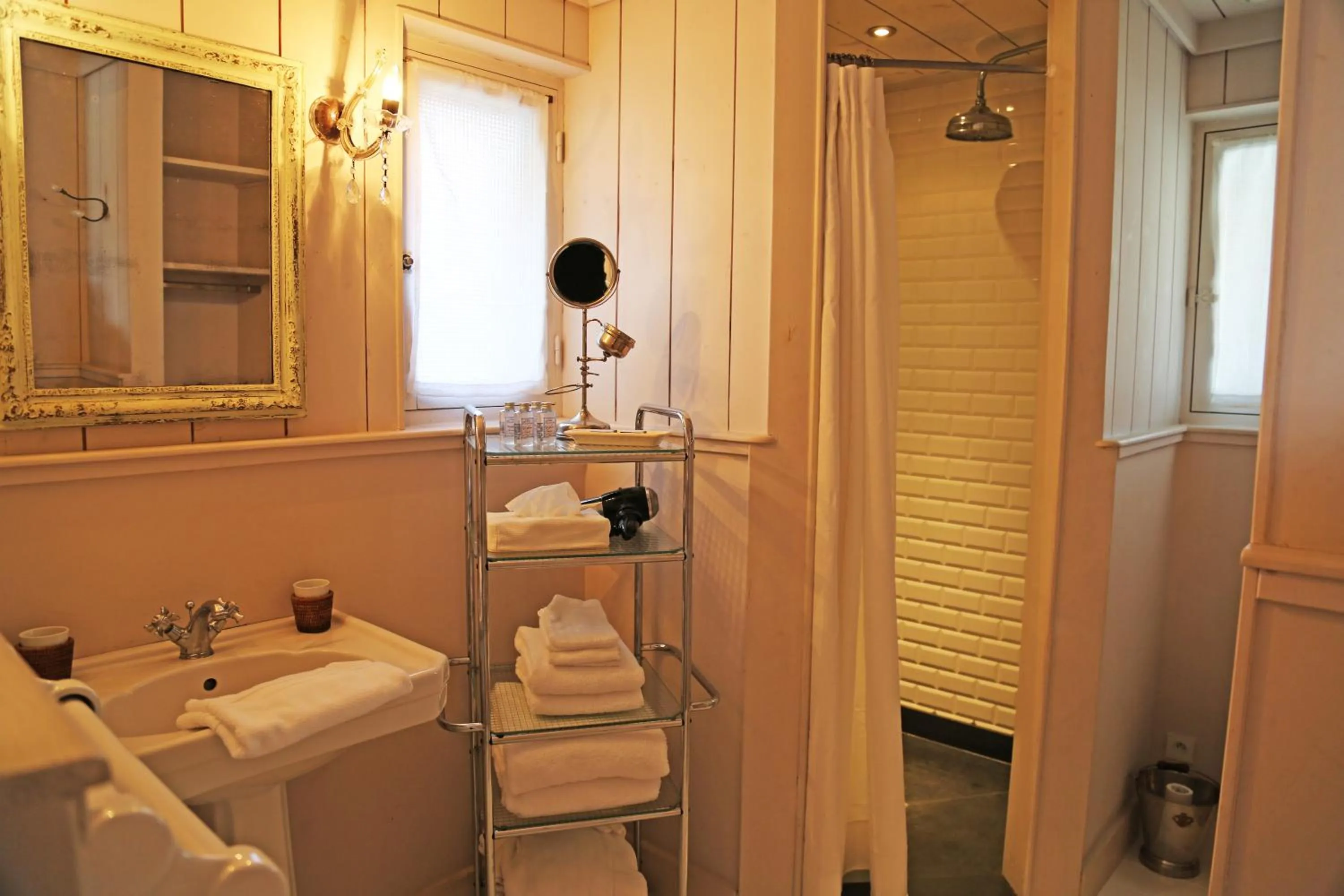 Shower in La Maison du Bassin