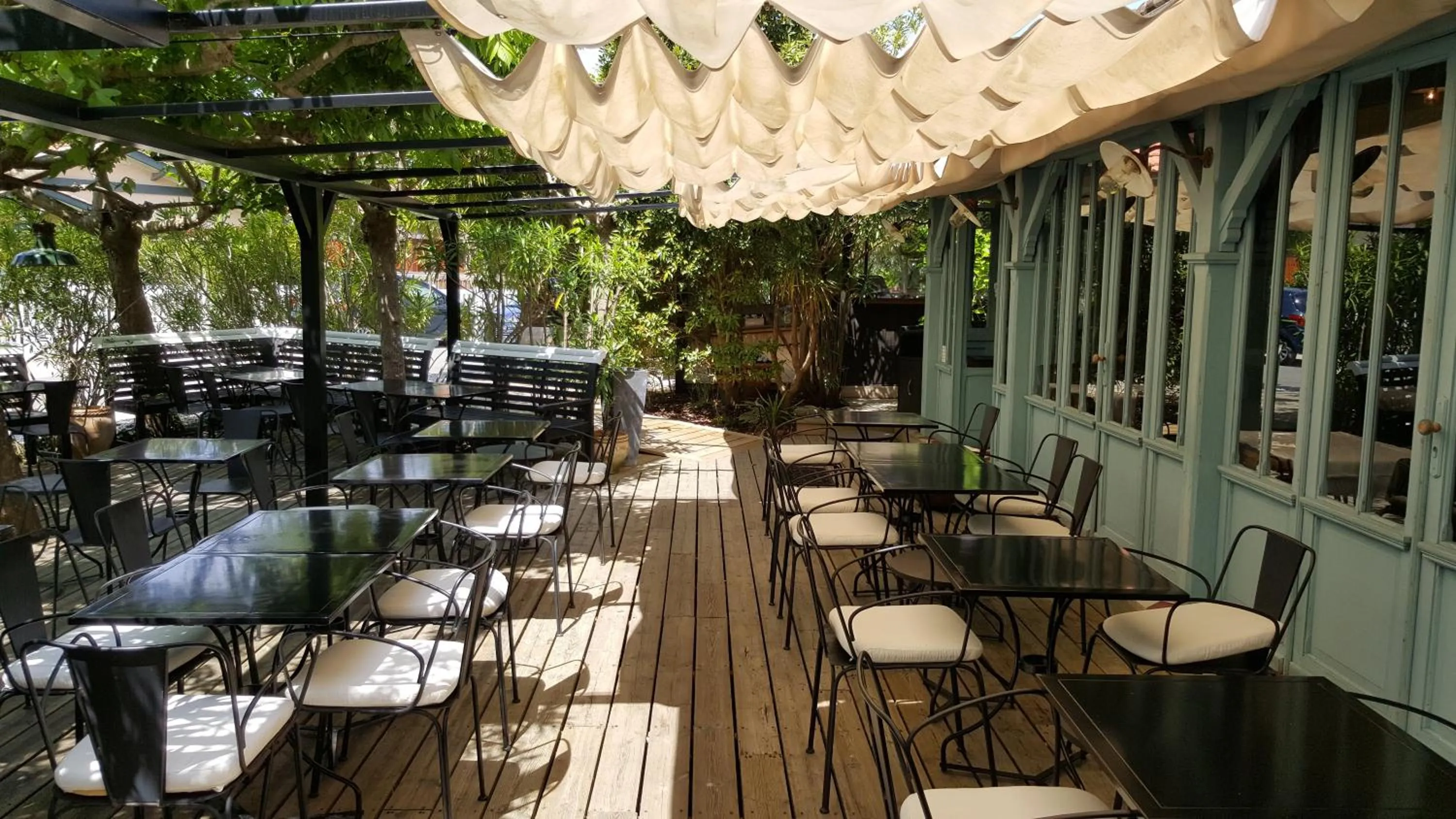 Restaurant/places to eat in La Maison du Bassin