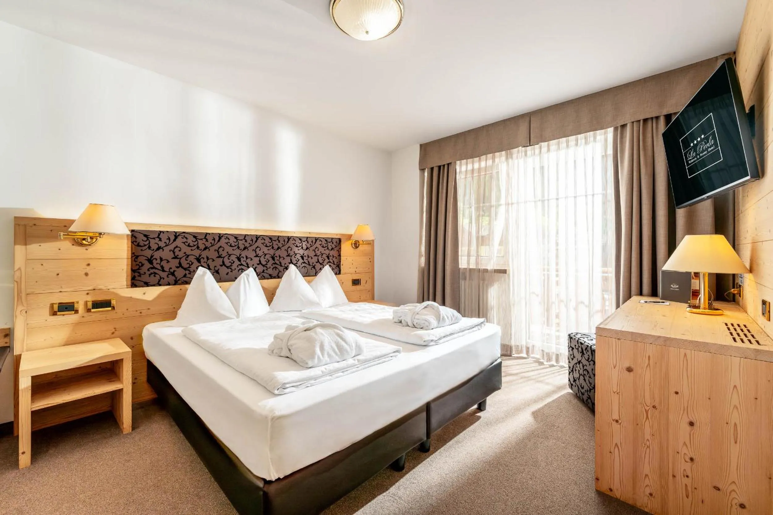 Bedroom, Bed in Hotel La Perla Wellness & Beauty