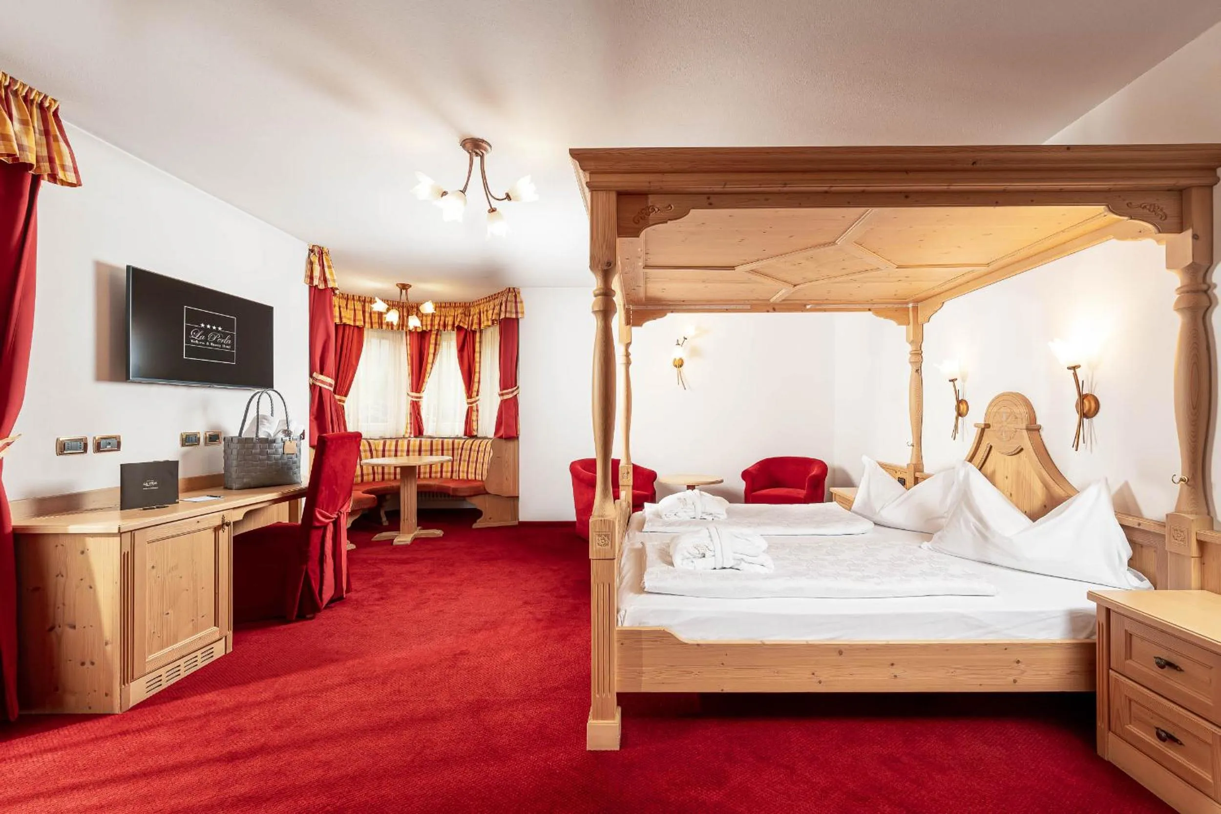 Bedroom, Bed in Hotel La Perla Wellness & Beauty