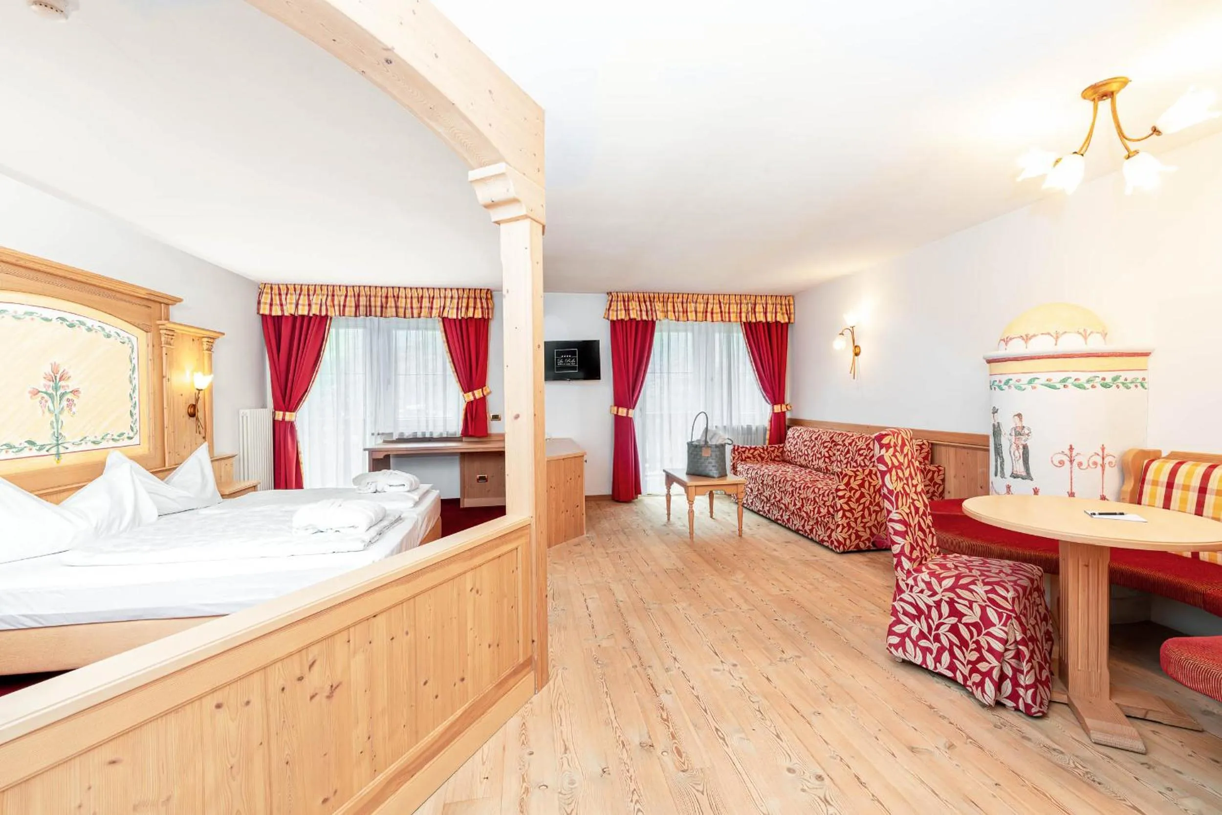 Living room, Bed in Hotel La Perla Wellness & Beauty