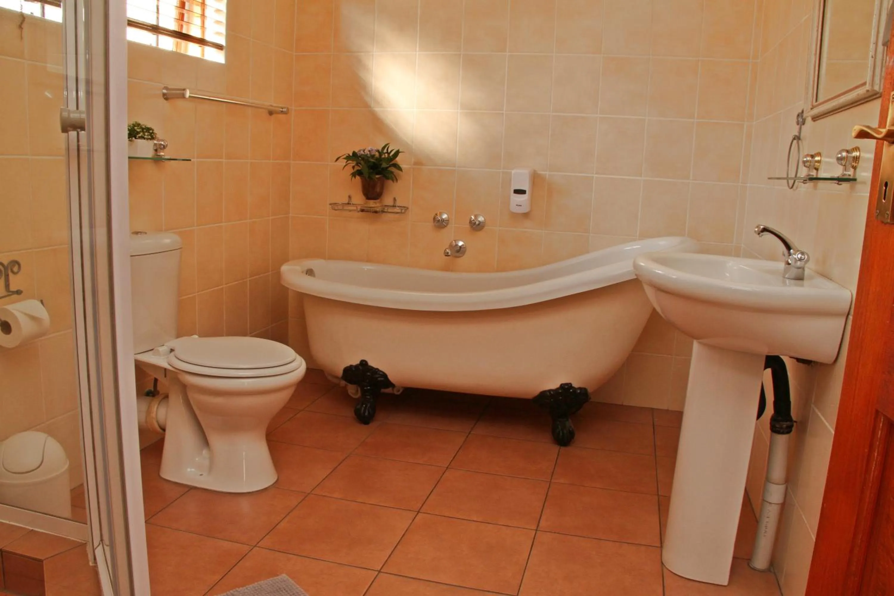 Bathroom in Del Roza Guest House