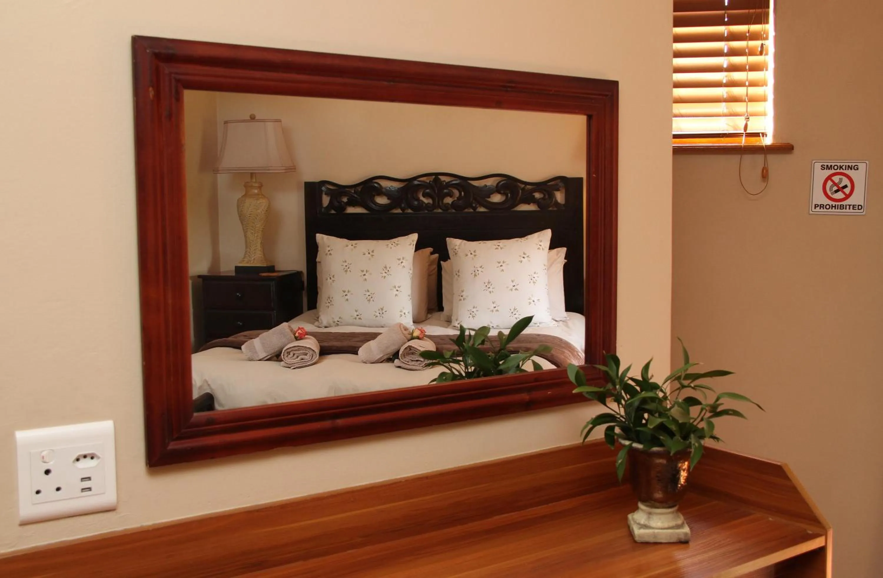 Bedroom, Bed in Del Roza Guest House