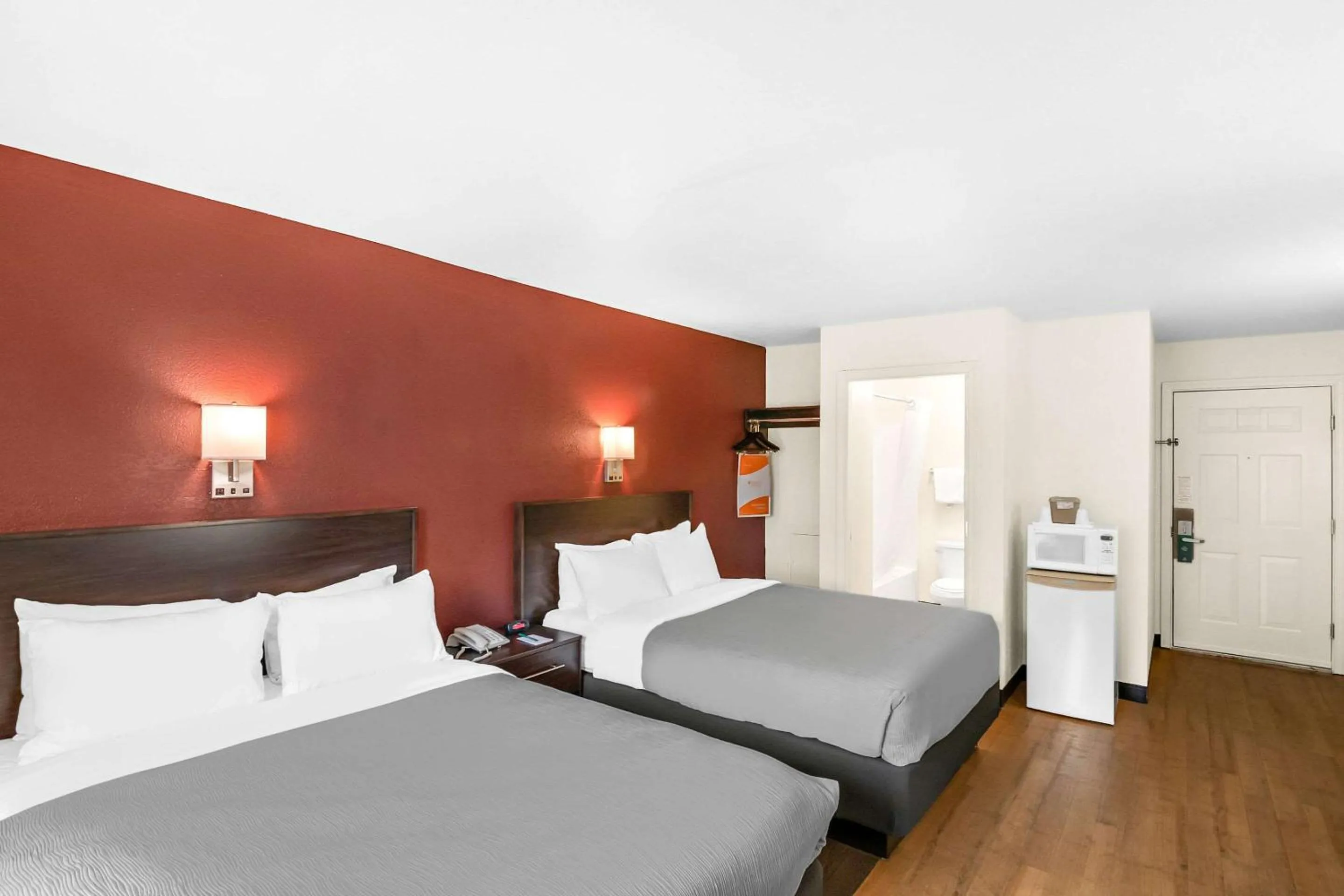 Bedroom, Bed in Quality Inn Queensbury - Lake George Area