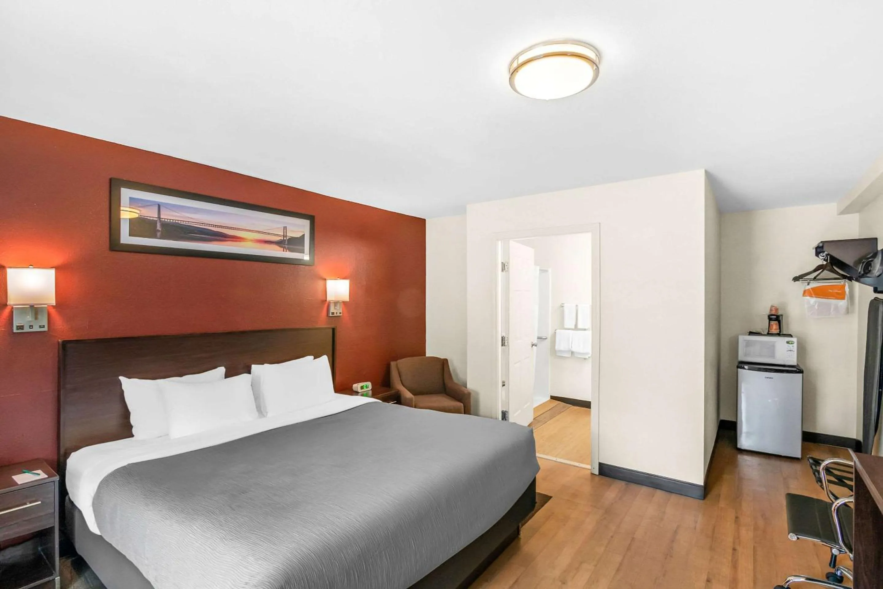 Bedroom, Bed in Quality Inn Queensbury - Lake George Area