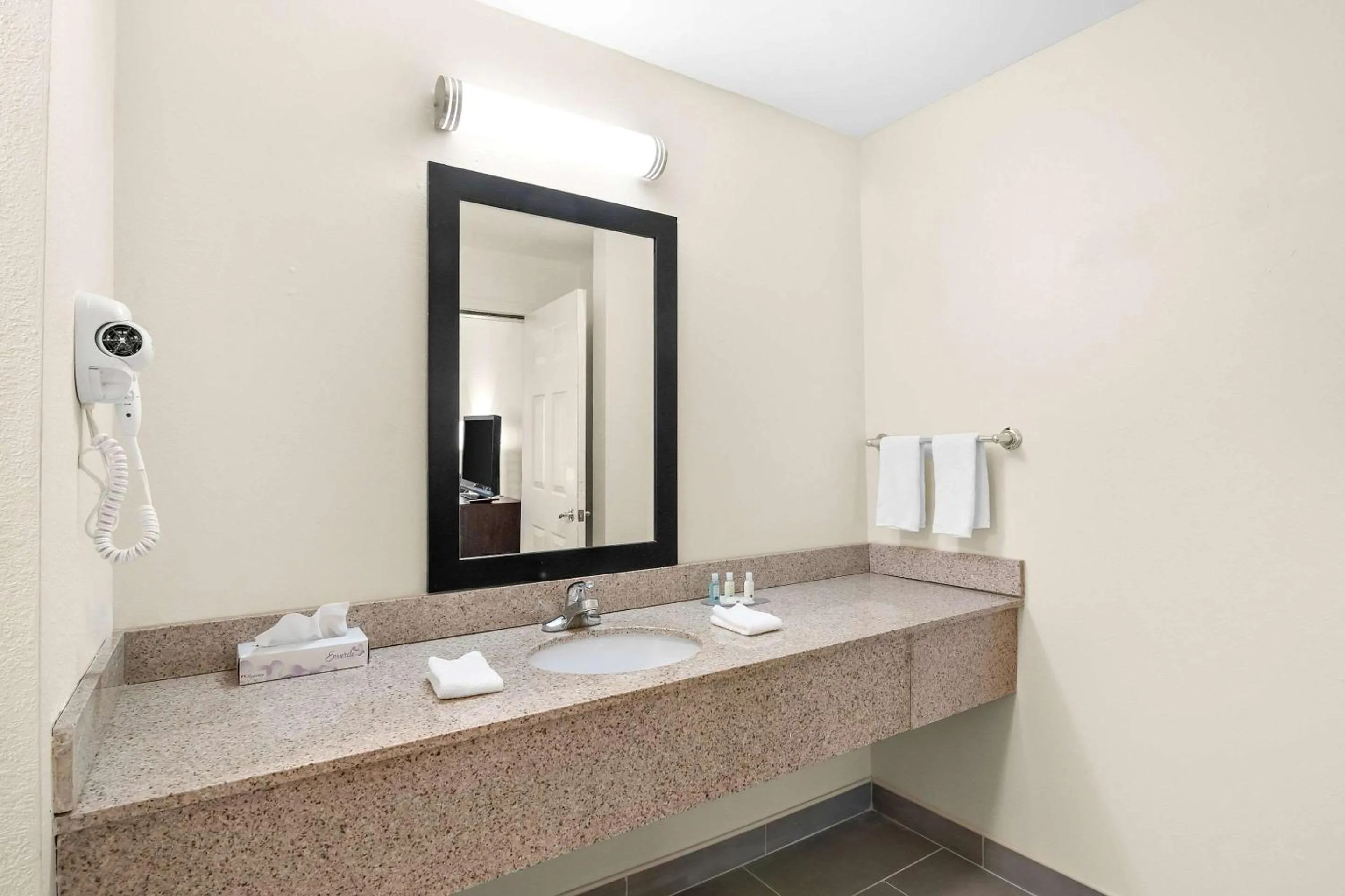 Bedroom in Quality Inn Queensbury - Lake George Area