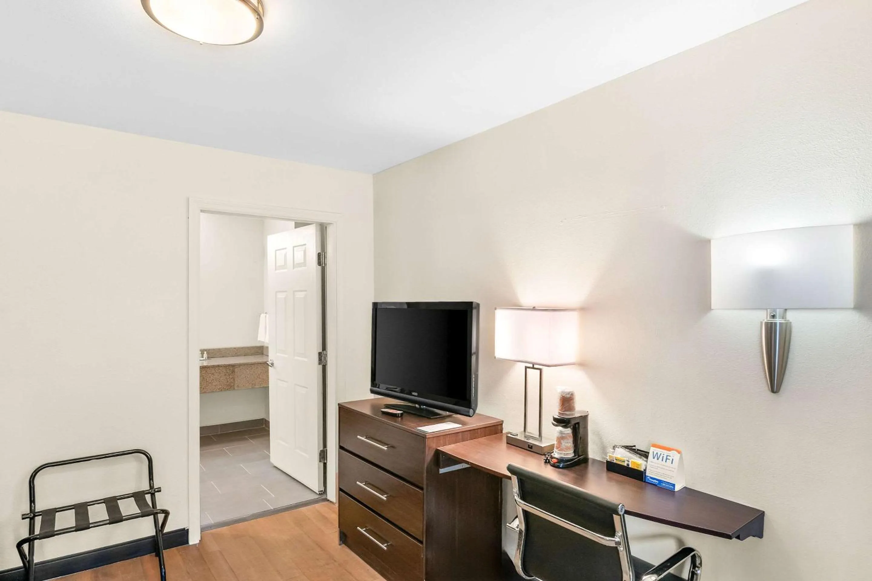 Bedroom in Quality Inn Queensbury - Lake George Area