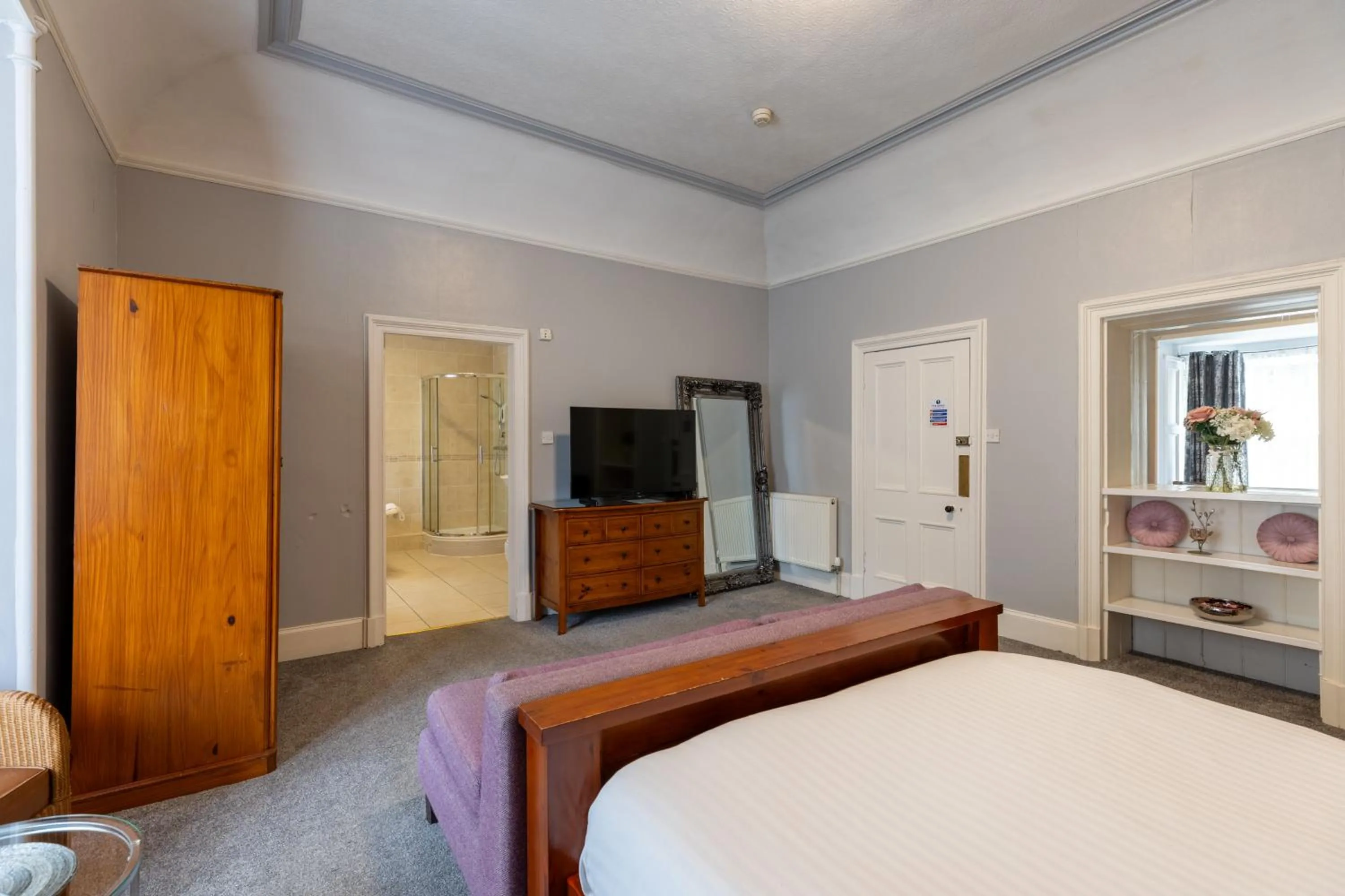 Bed in The Bein Inn Hotel & Restaurant