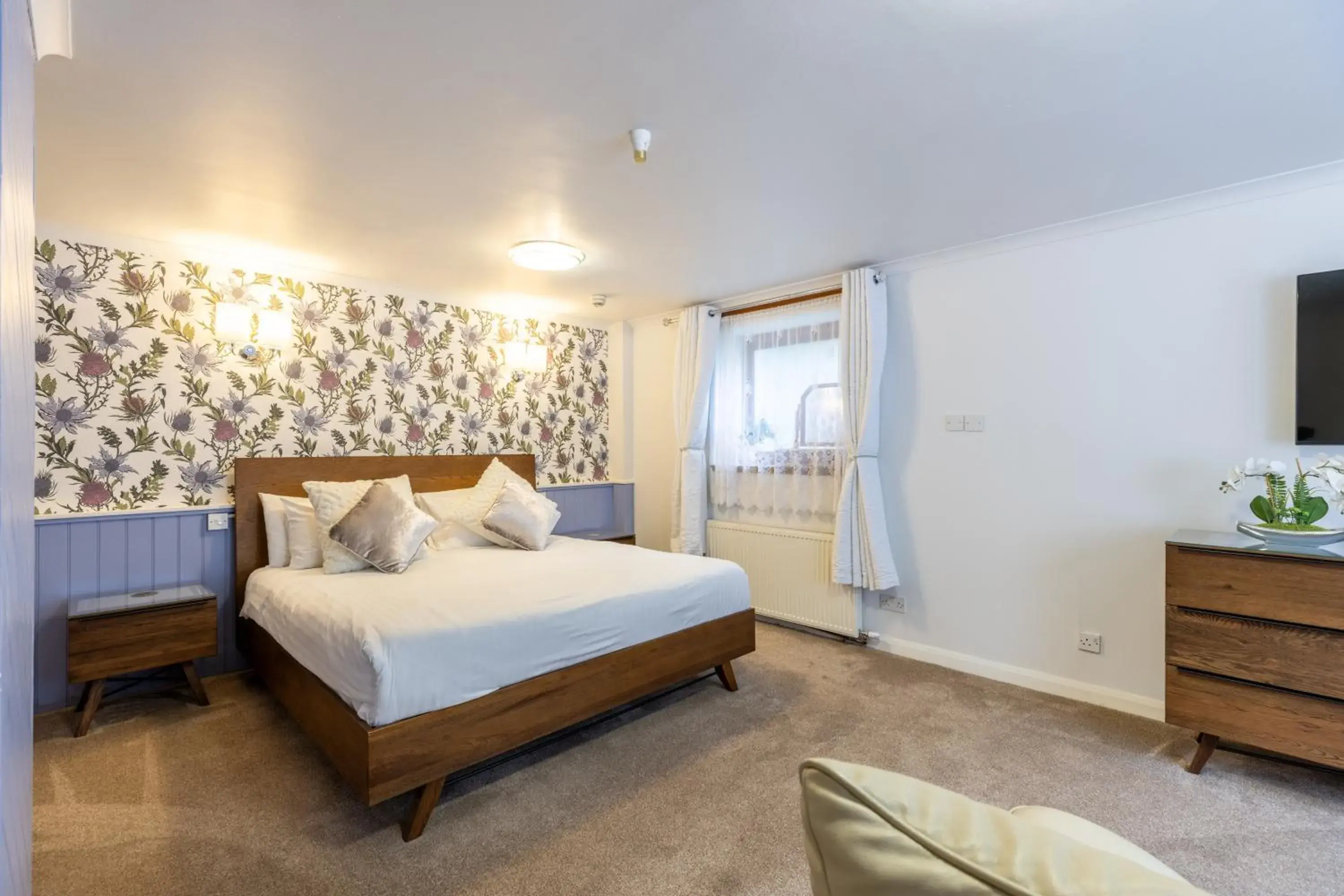 Deluxe King Room in The Bein Inn Hotel & Restaurant Deluxe King Room in The Bein Inn Hotel & Restaurant