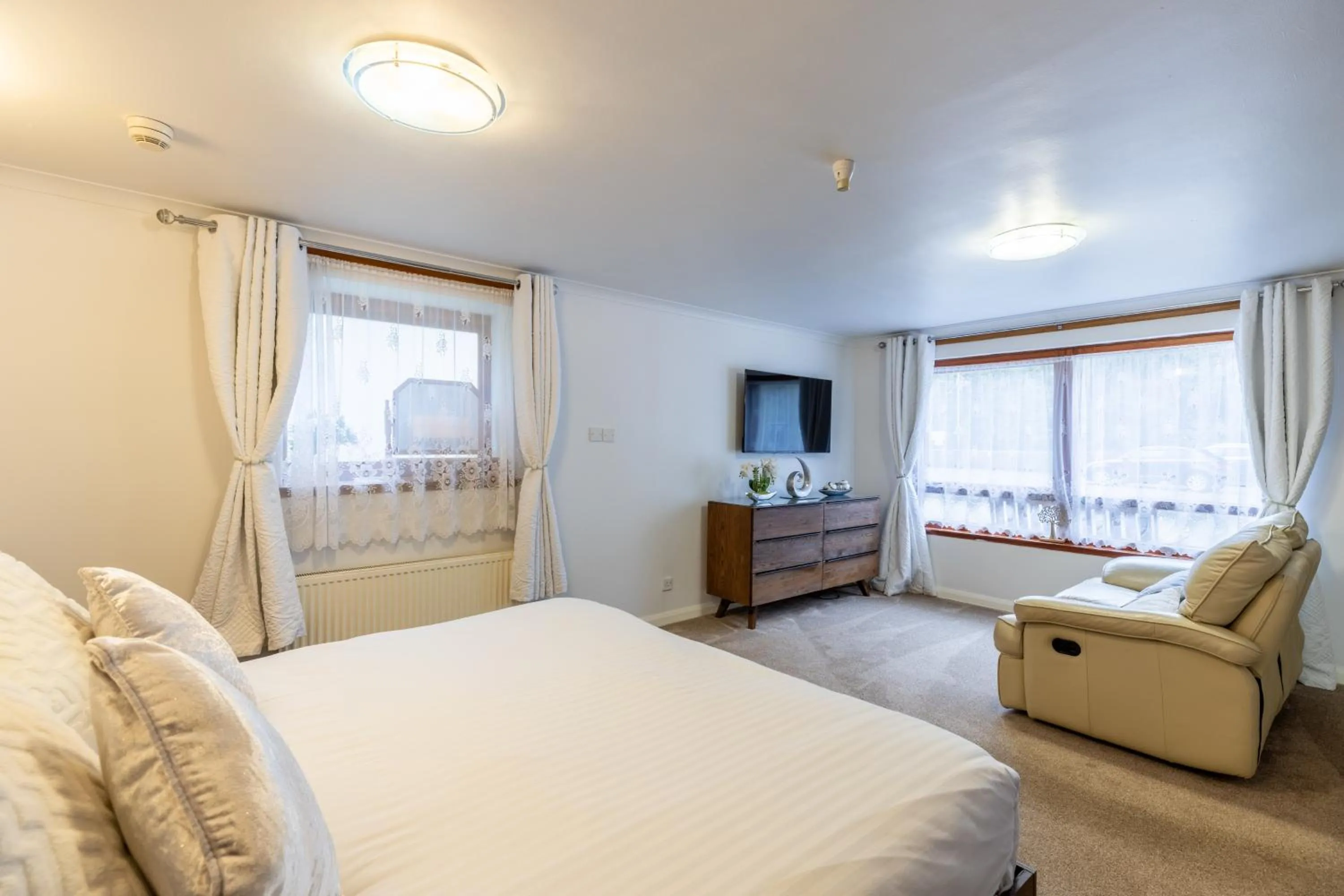 Bed in The Bein Inn Hotel & Restaurant