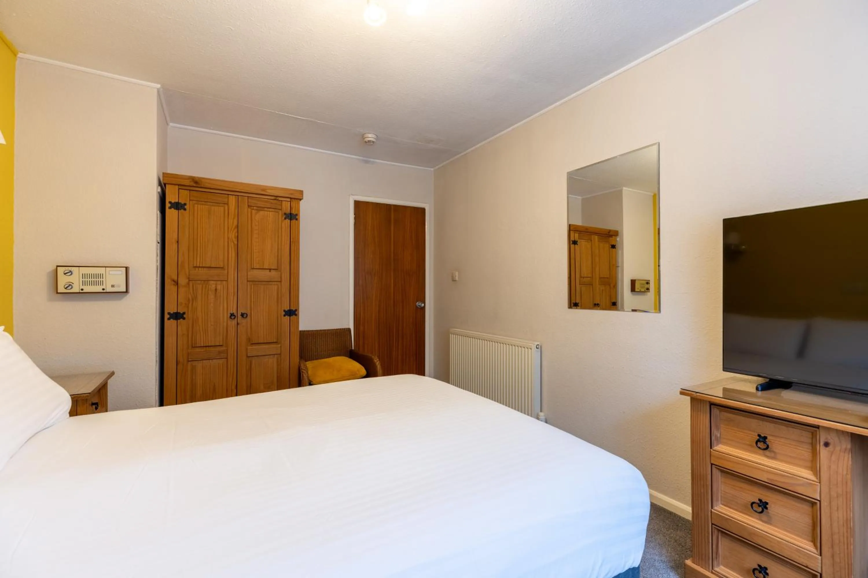 Bed in The Bein Inn Hotel & Restaurant